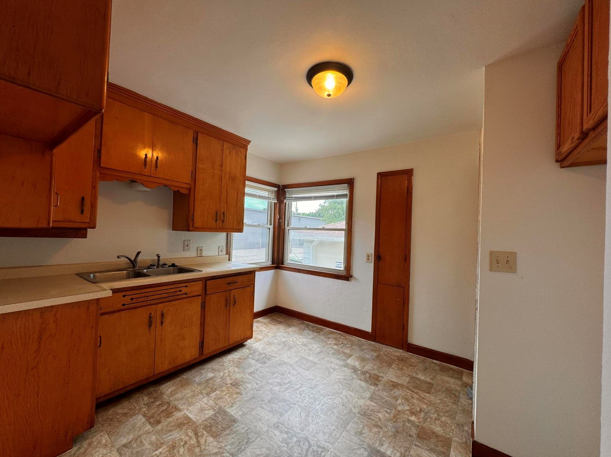4101 W Kiehnau Ave, Milwaukee, WI 53209