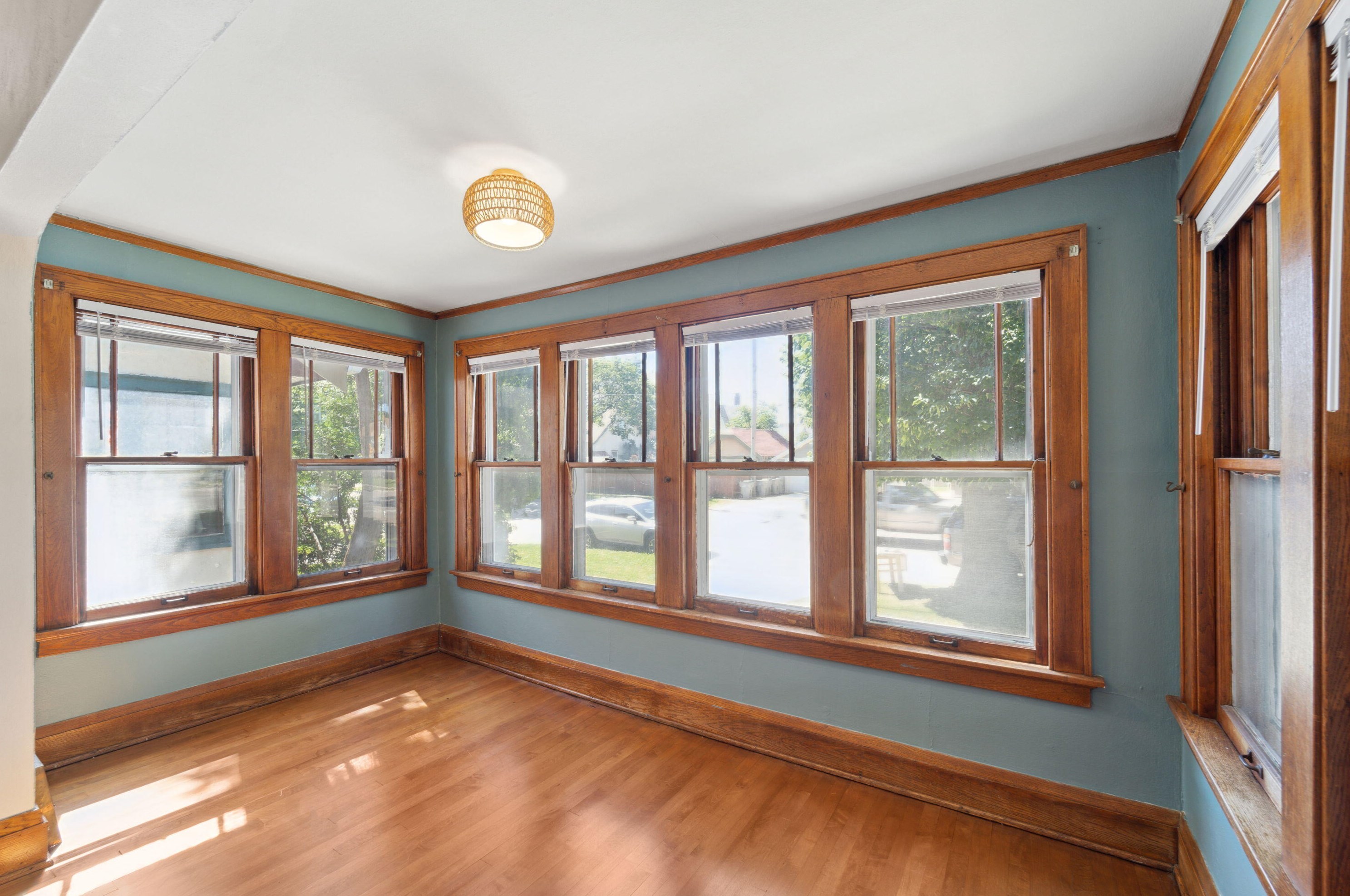 5422 Lloyd St, Milwaukee WI  53208-1001 exterior