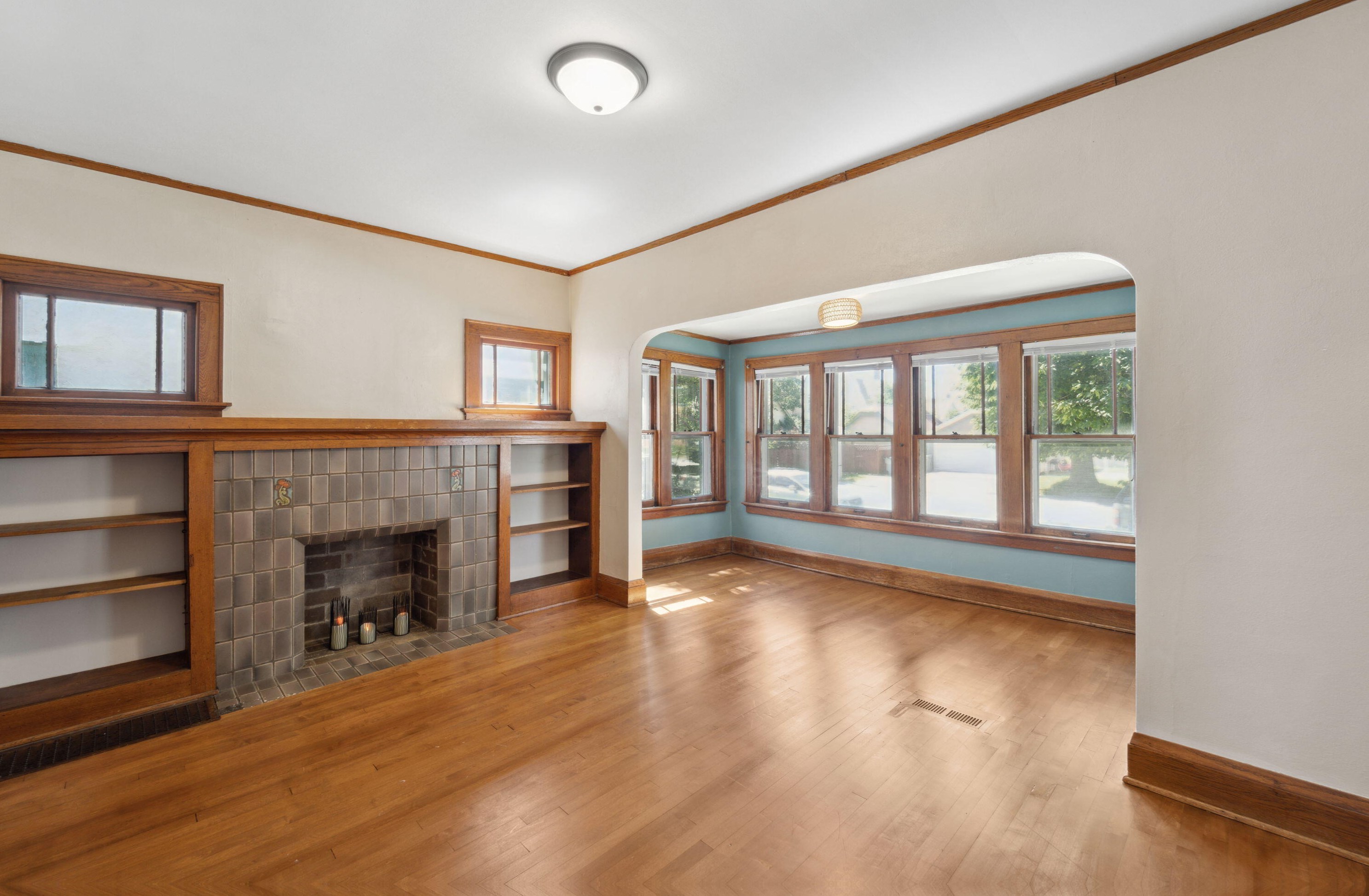 5422 Lloyd St, Milwaukee WI  53208-1001 exterior