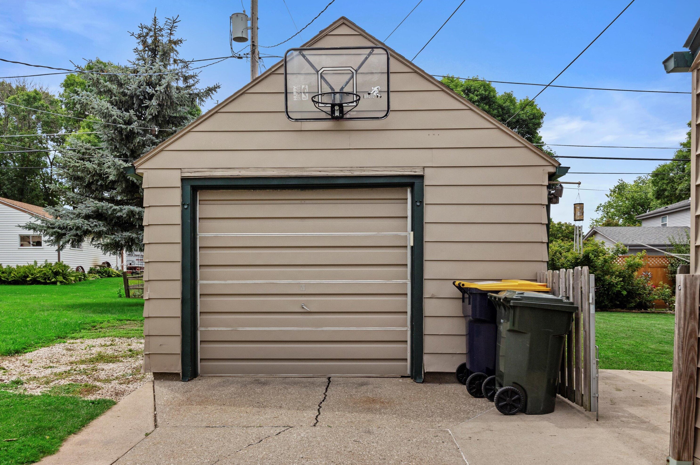 1205 93, Milwaukee WI 53214-2712 exterior