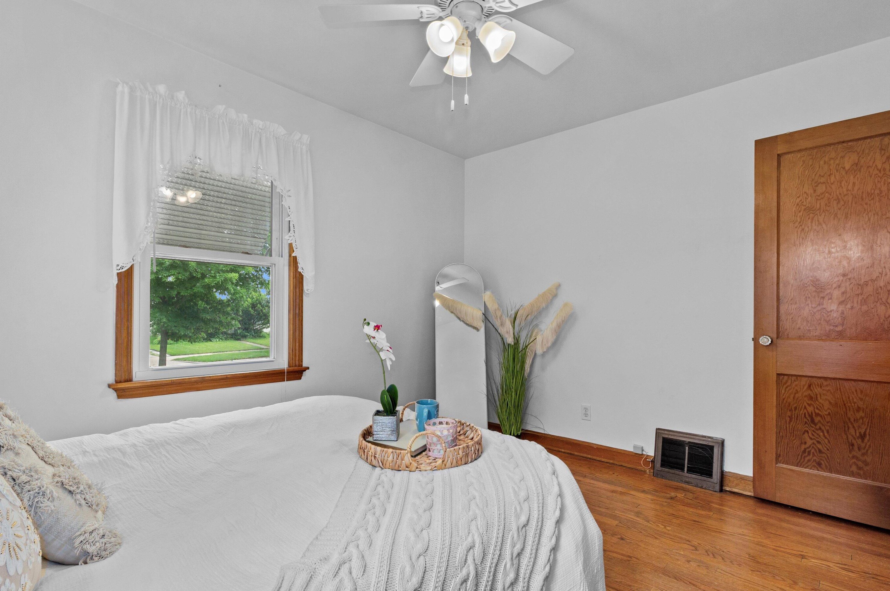 1205 93, Milwaukee WI 53214-2712 exterior