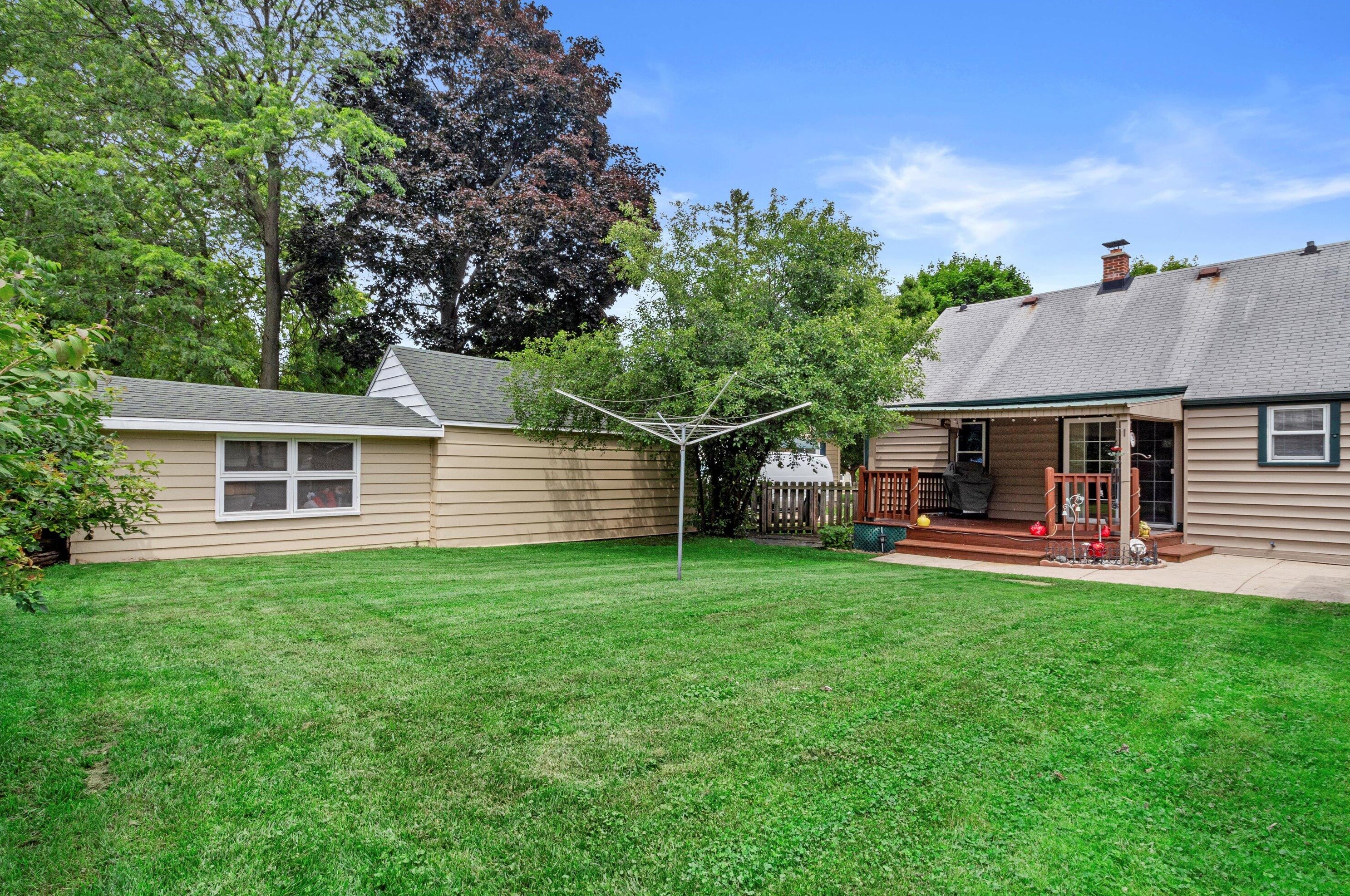 1205 93, Milwaukee WI 53214-2712 exterior