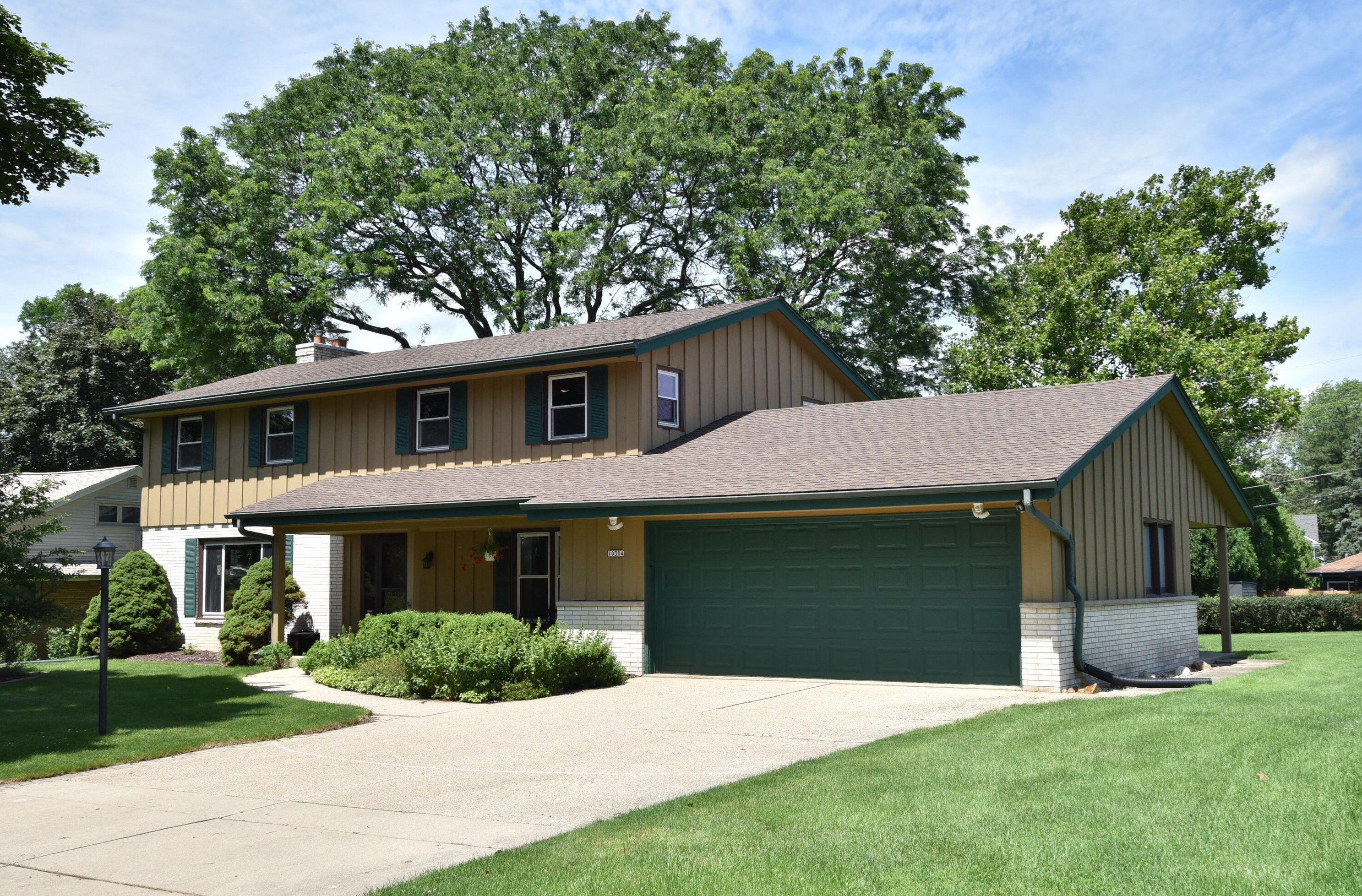 10304 W Park Ridge Ave, Milwaukee, WI 53222
