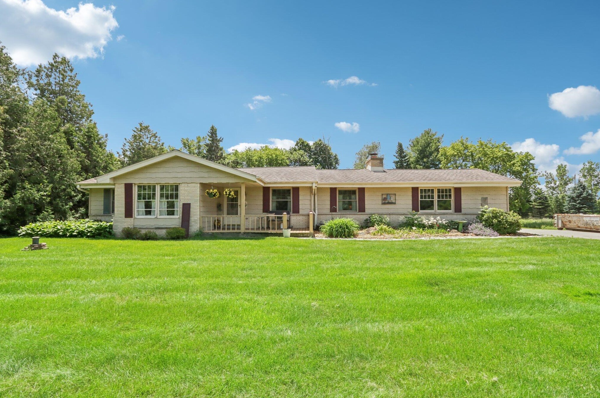 10665 Robinwood Ct, Cedarburg, WI 53012