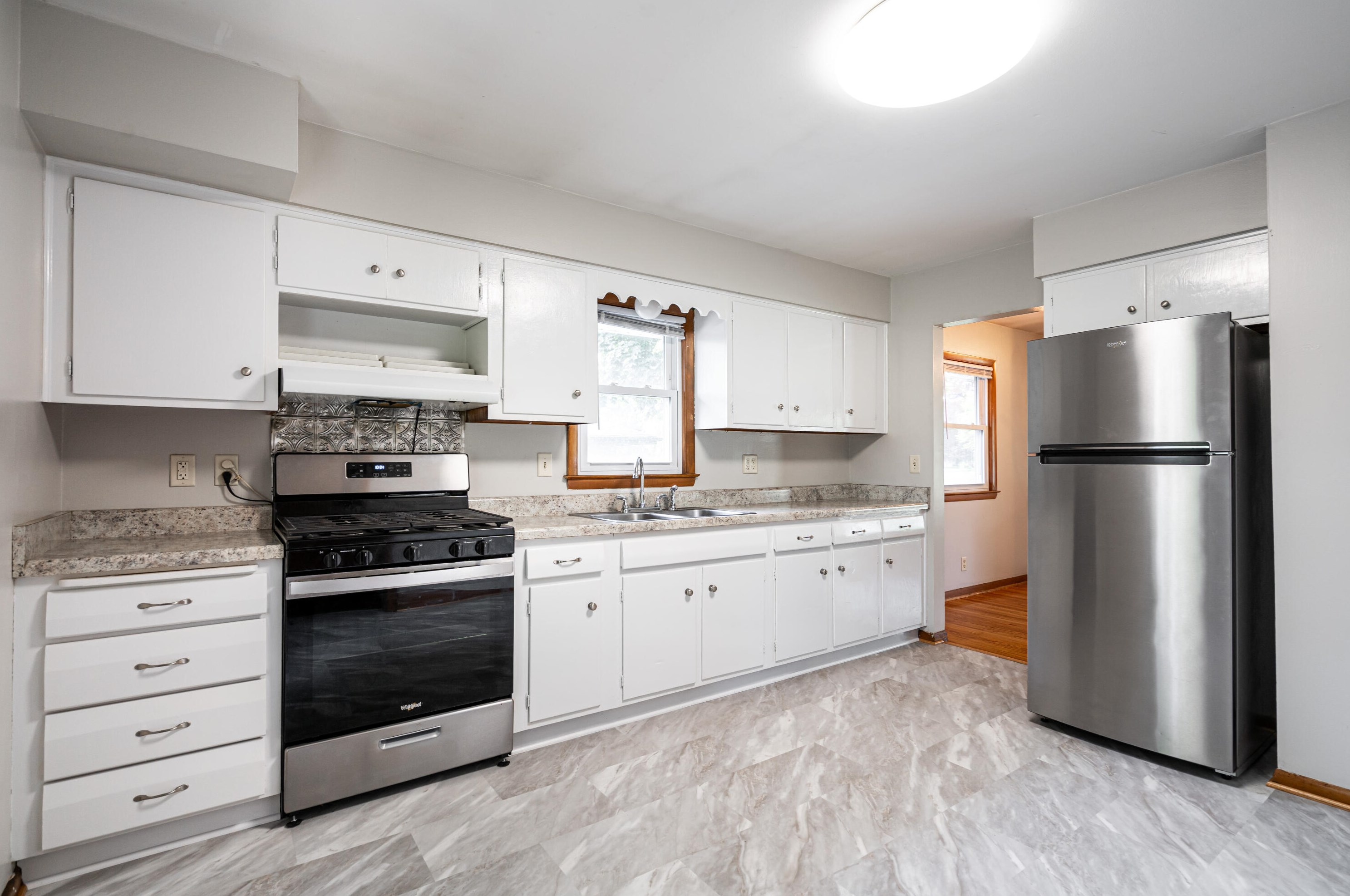 4862 Dean Rd, Milwaukee, WI 53223-3122