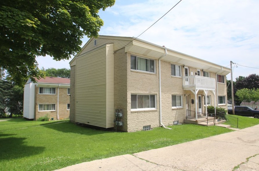 6611 W Main St, Milwaukee, WI 53214