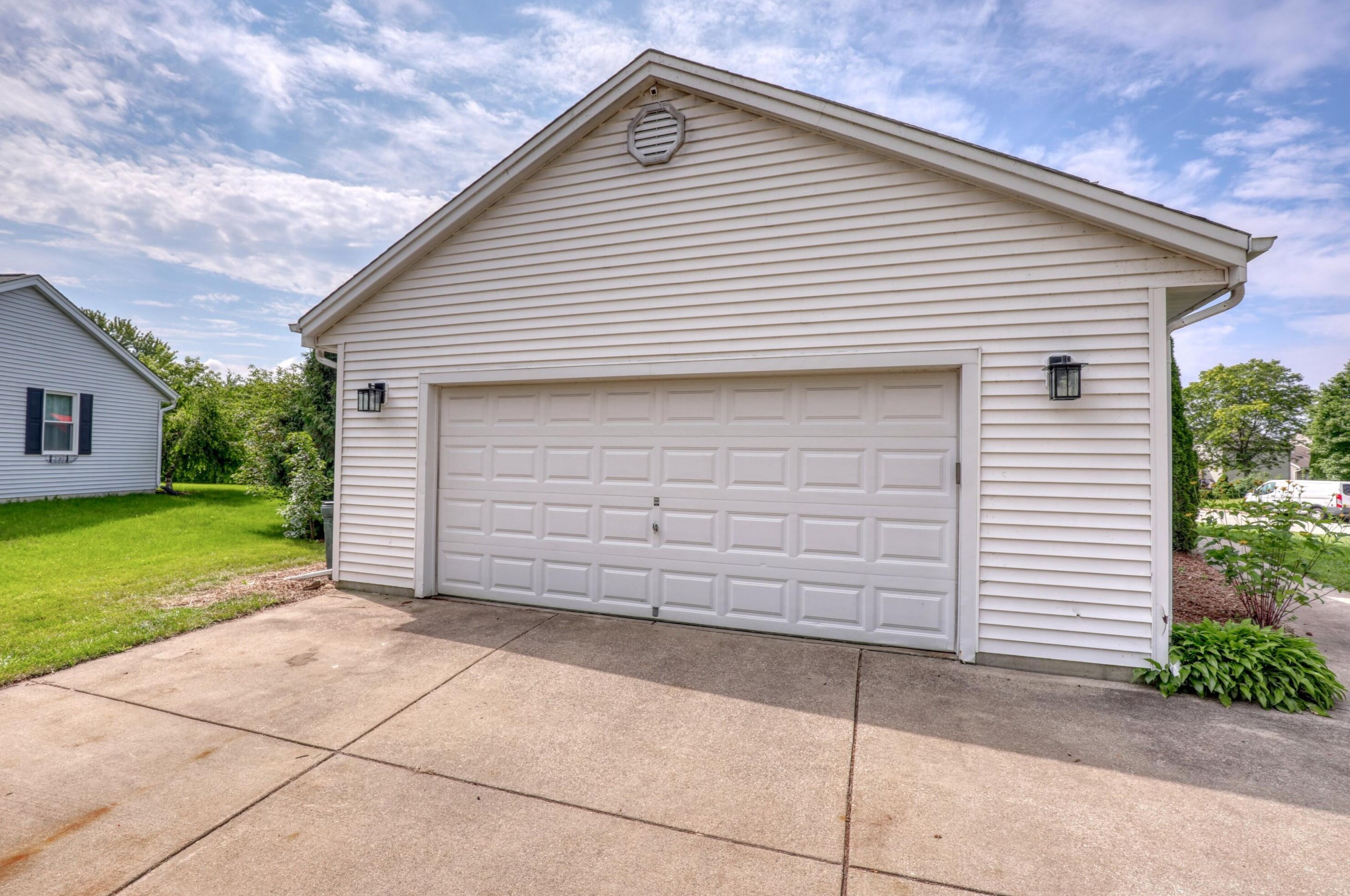 1192 Turnberry Dr, Pewaukee, WI 53072