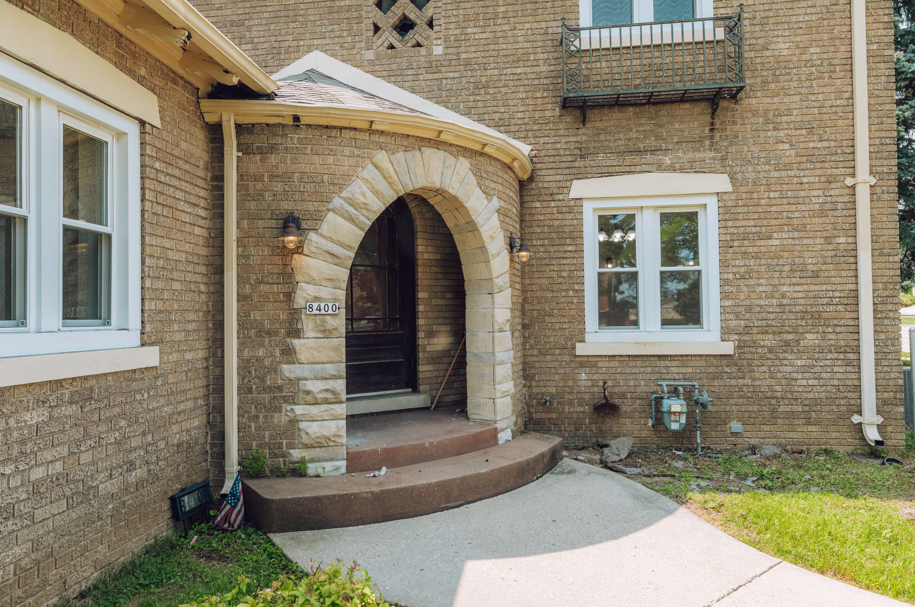 8400 Ravenswood Cir, Milwaukee, WI 53226
