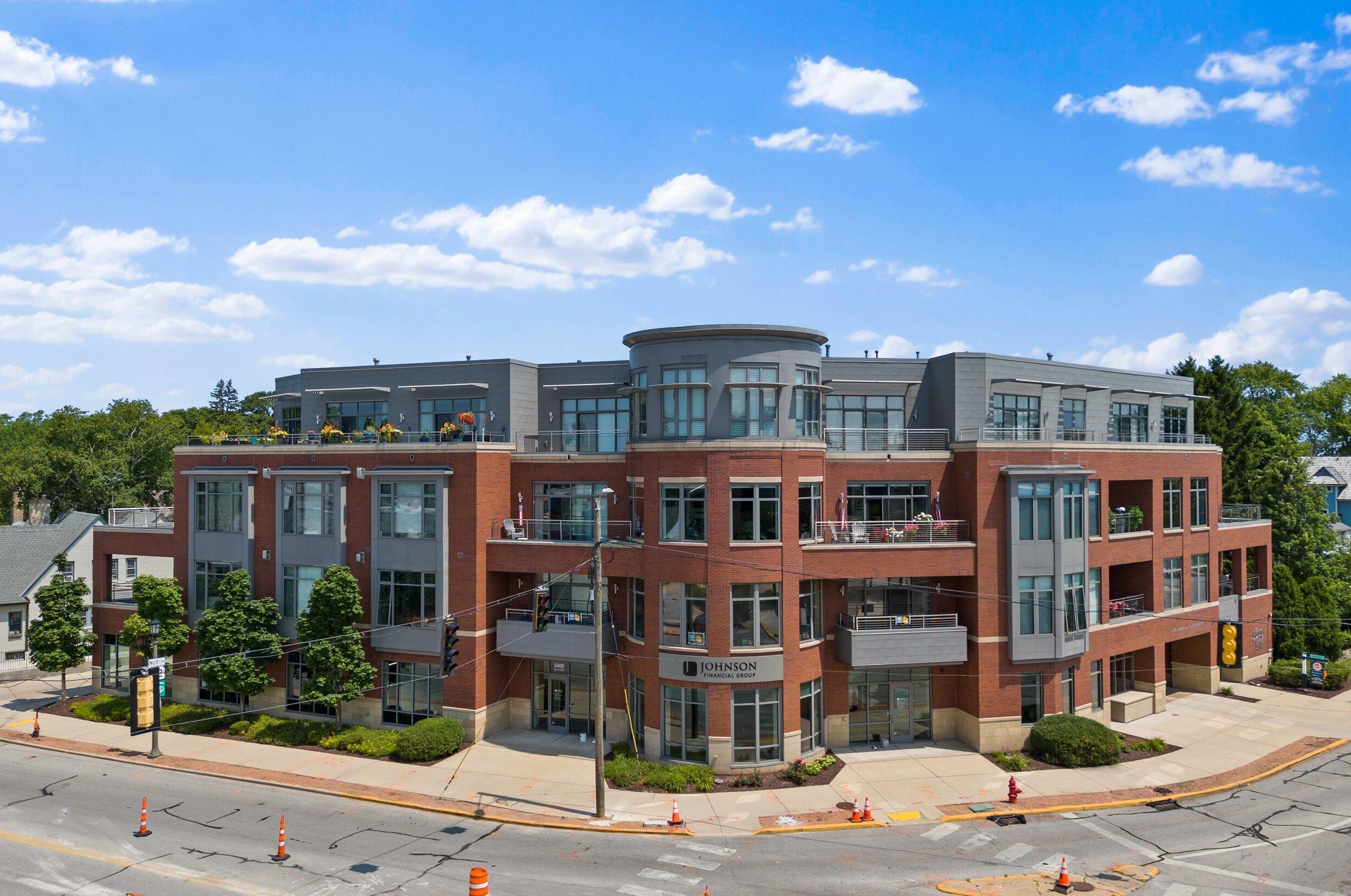 5600 Lake Dr, Milwaukee, WI 53217-4825