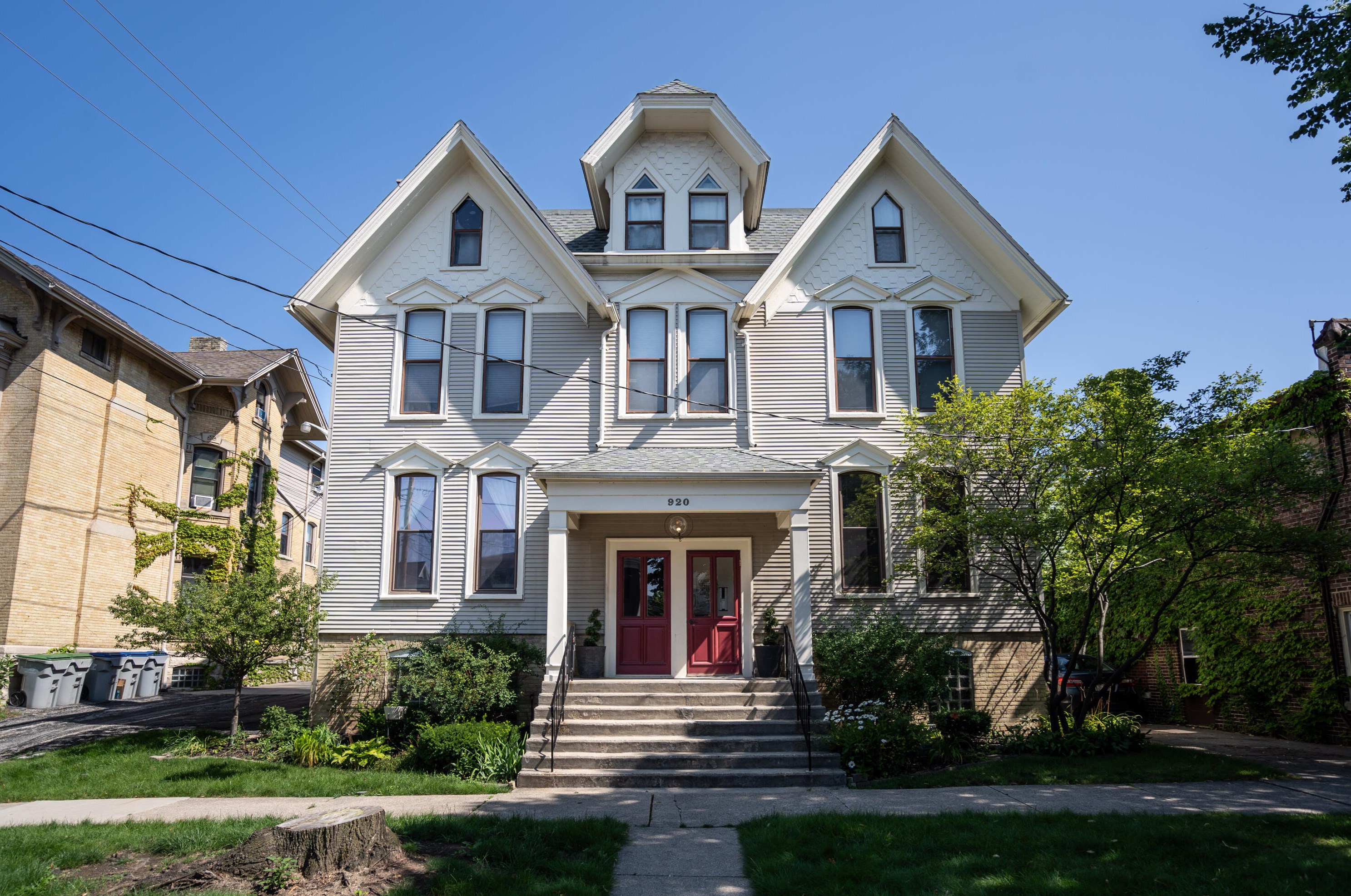 920 Pleasant St, Milwaukee WI  53202-2121 exterior