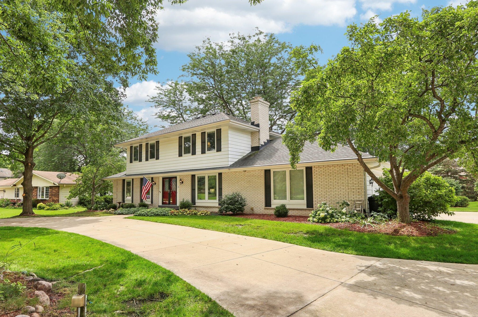 1085 Greenridge Terrace, Brookfield, WI 53045