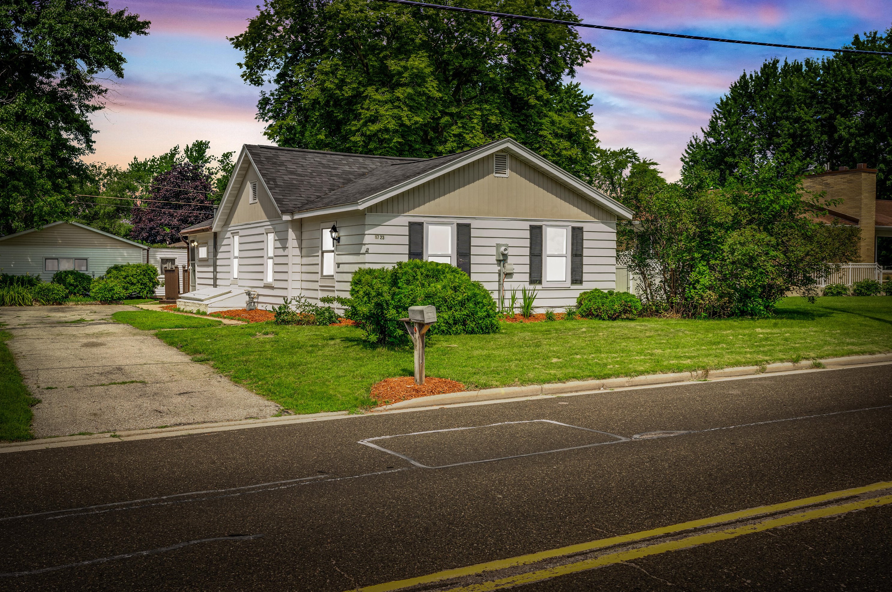 1723 Bainbridge St, La Crosse, WI 54603