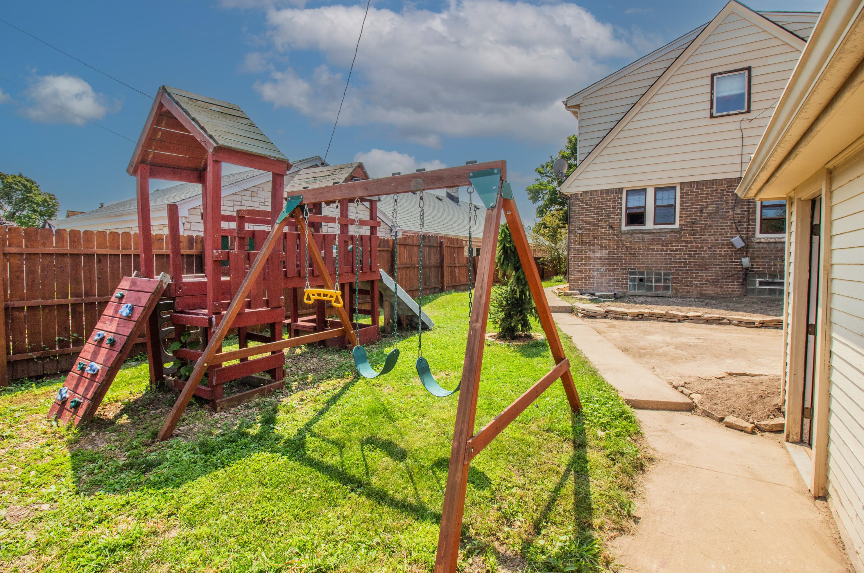 1668 S 54th St, Milwaukee, WI 53214