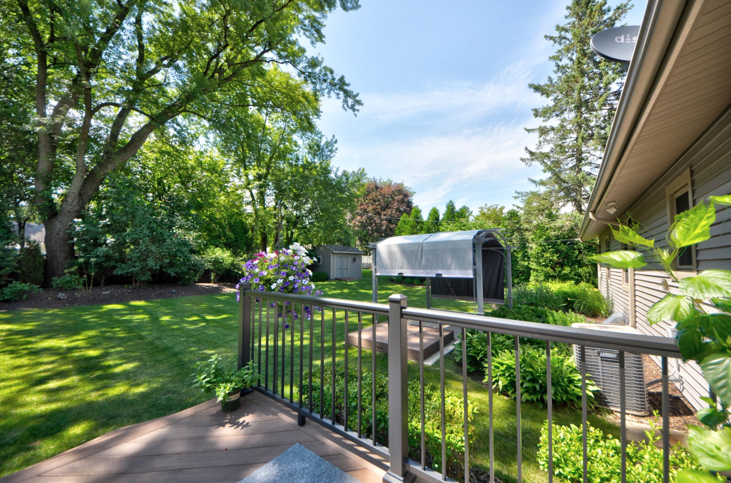 6521 S 122nd St, Hales Corners, WI 53132