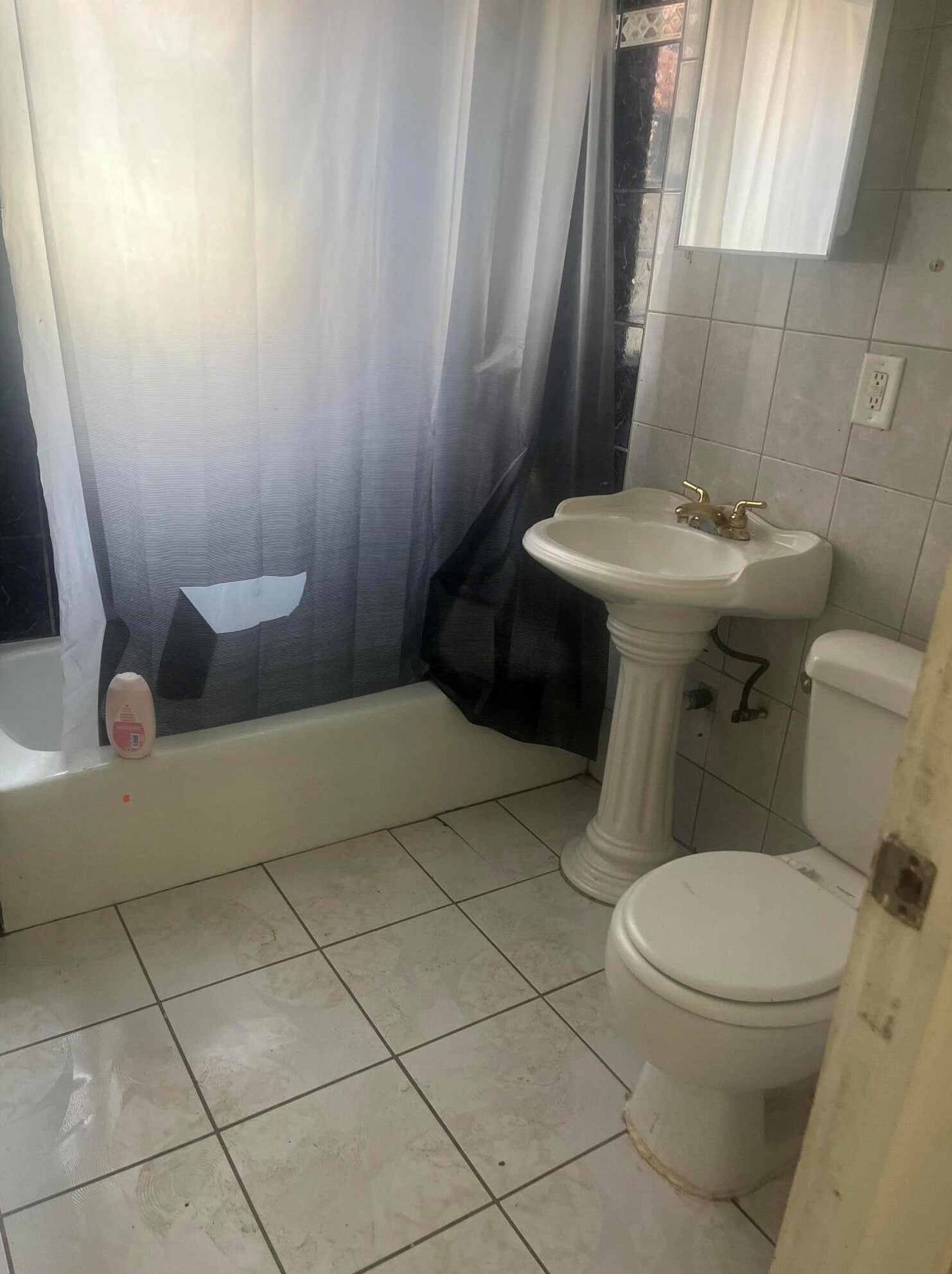 2958 19 St, Milwaukee WI 53206-2115 exterior