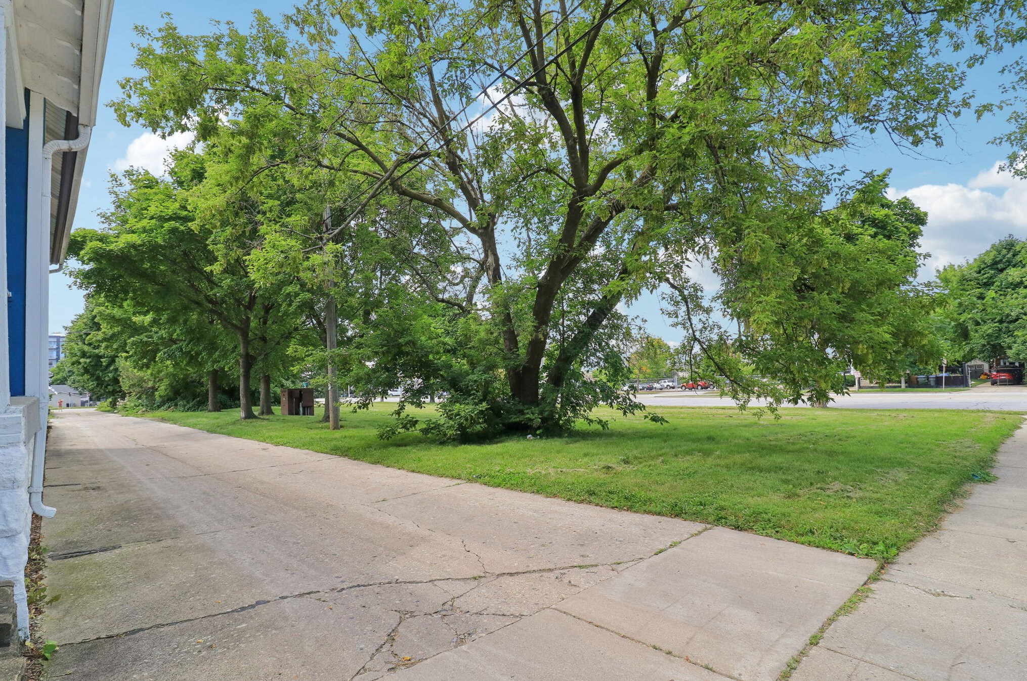 2119 Mound St, Milwaukee WI  53207-1331 exterior
