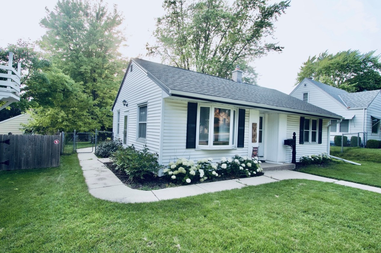 2855 89th St, Milwaukee WI  53222-4603 exterior