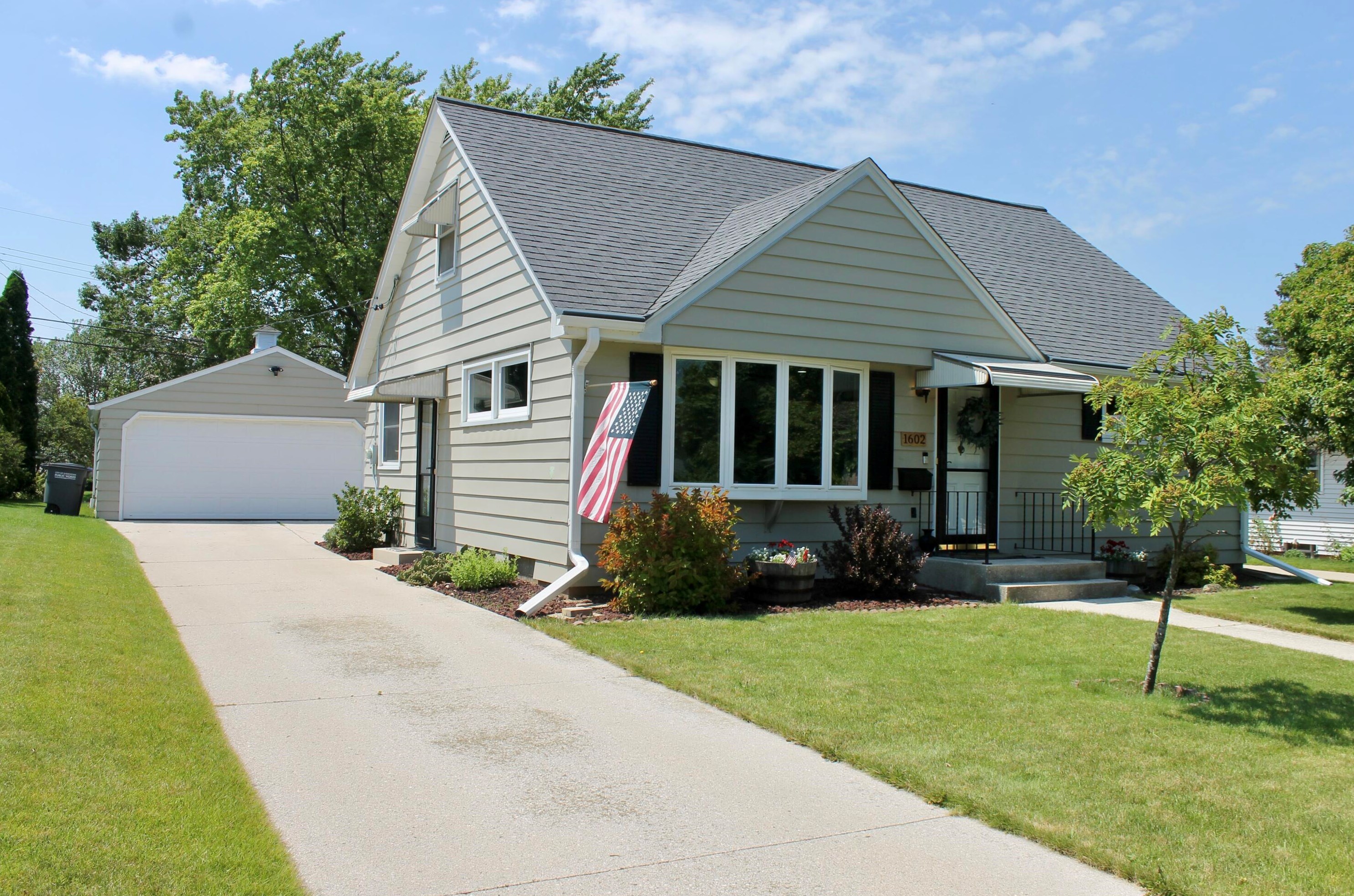 1602 25th St, Sheboygan, WI 53081-2129