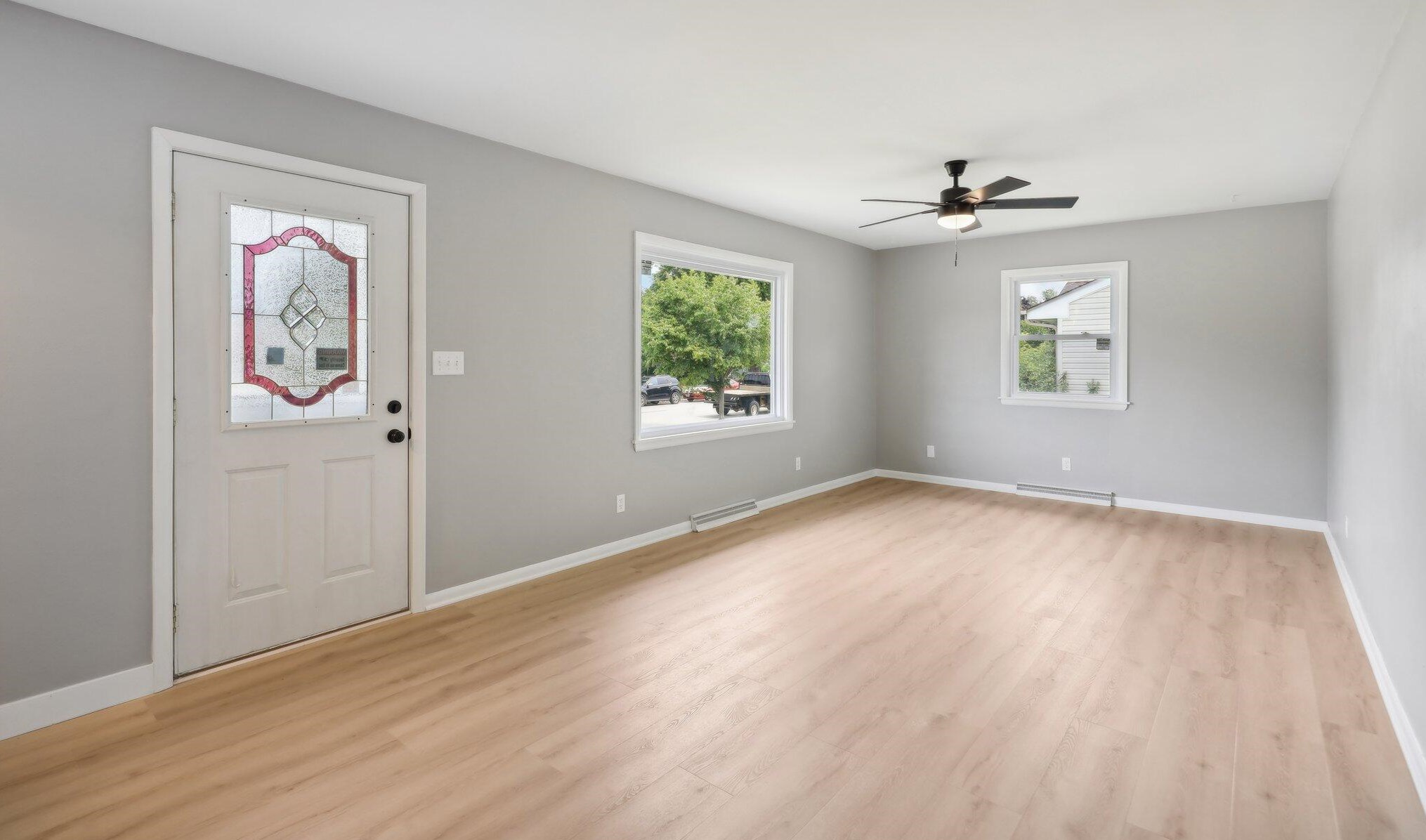 909 4th Ave, Grafton, WI 53024-1309