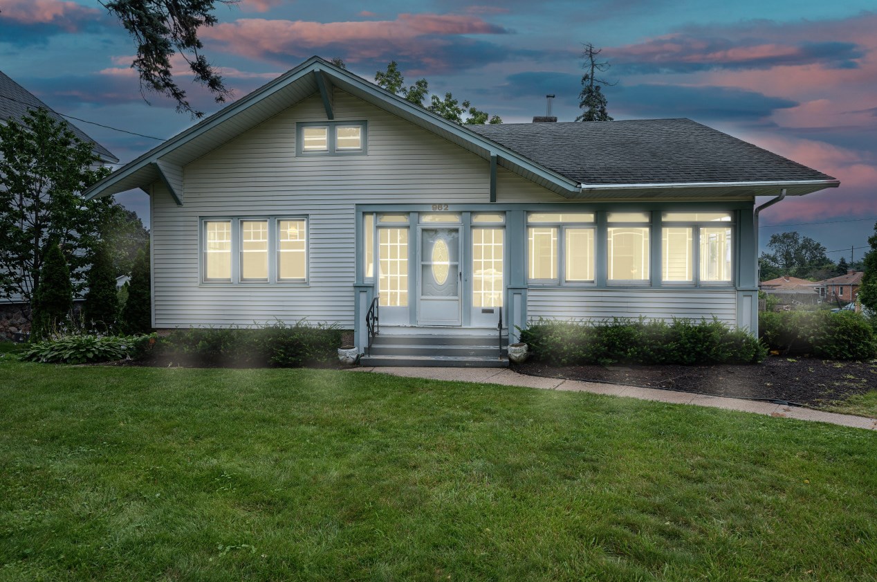 962 Racine St, Delavan, WI 53115