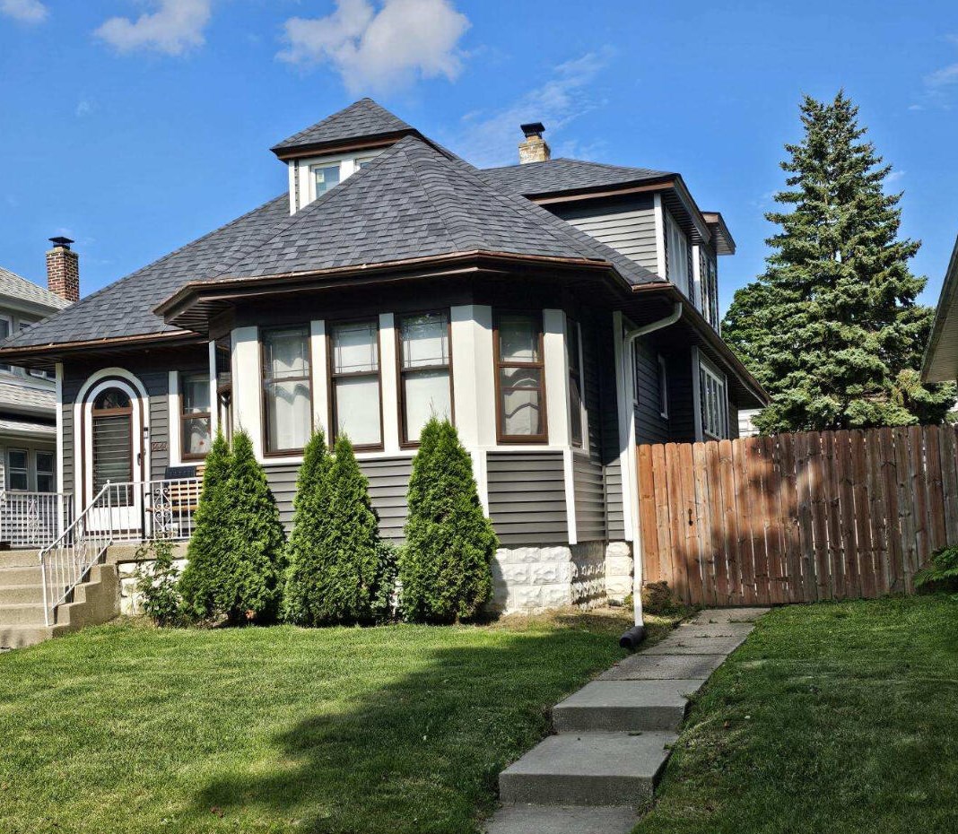 3440 11th St, Milwaukee, WI 53206-2832