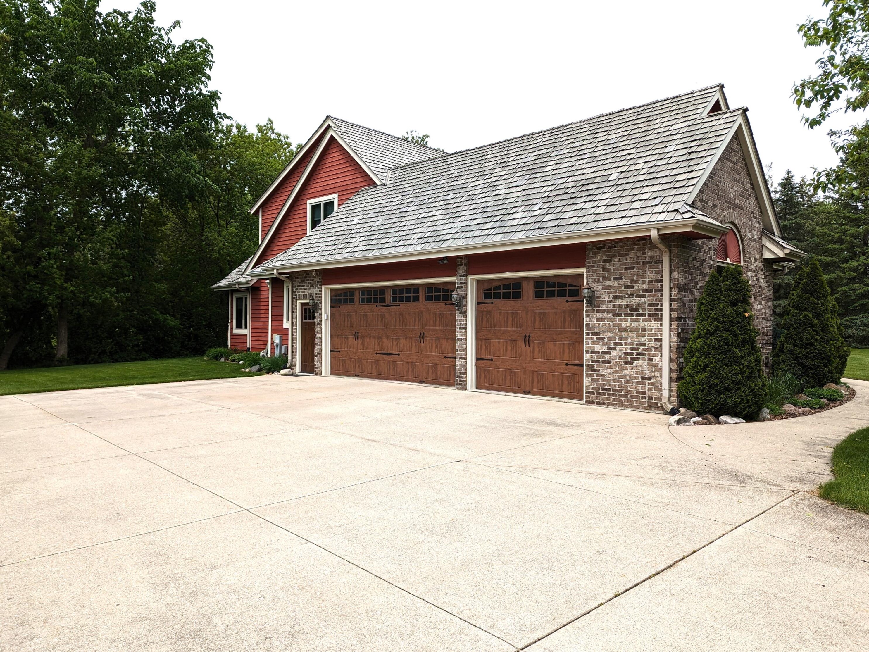 1675 Starbridge Dr, Brookfield, WI 53005