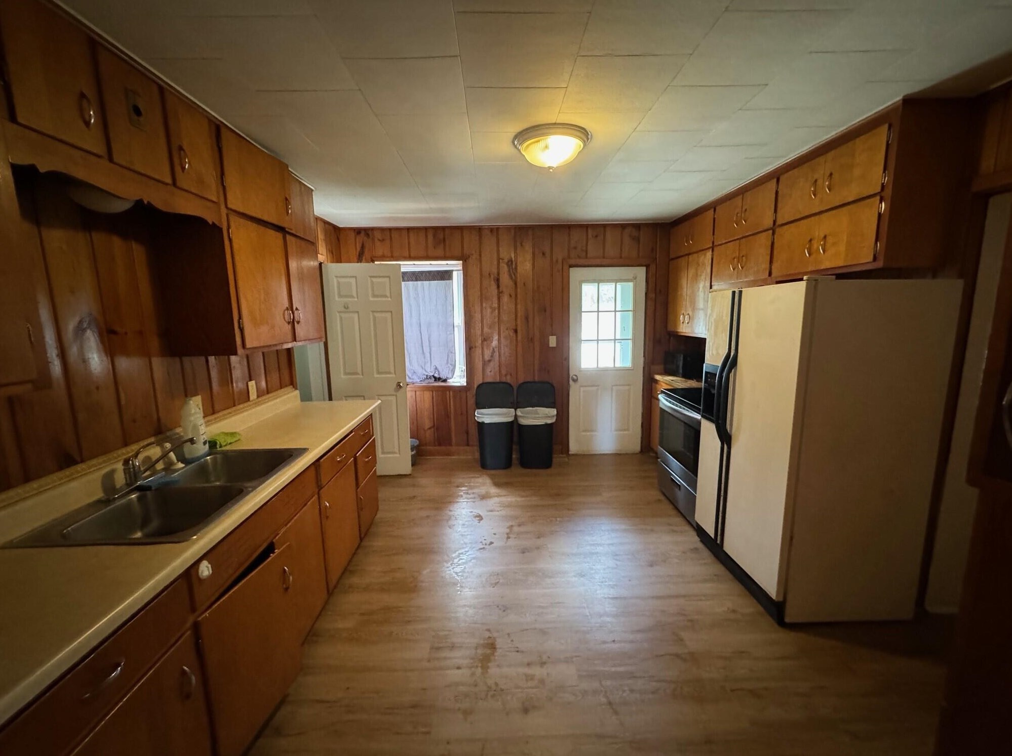 232 W State St, Lyons, WI 53105