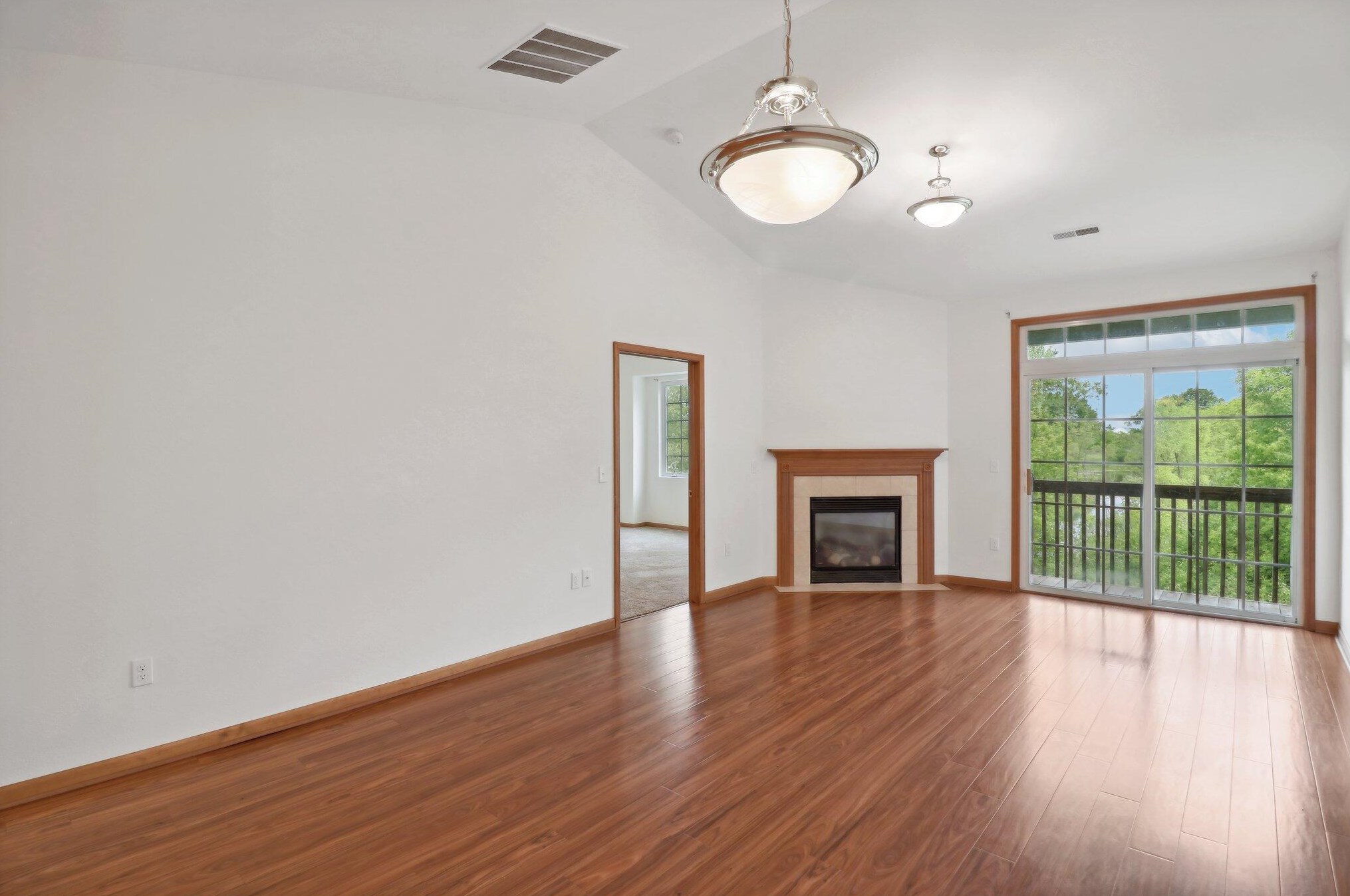 772 Bridlewood Dr #g, Hartford, WI 53027