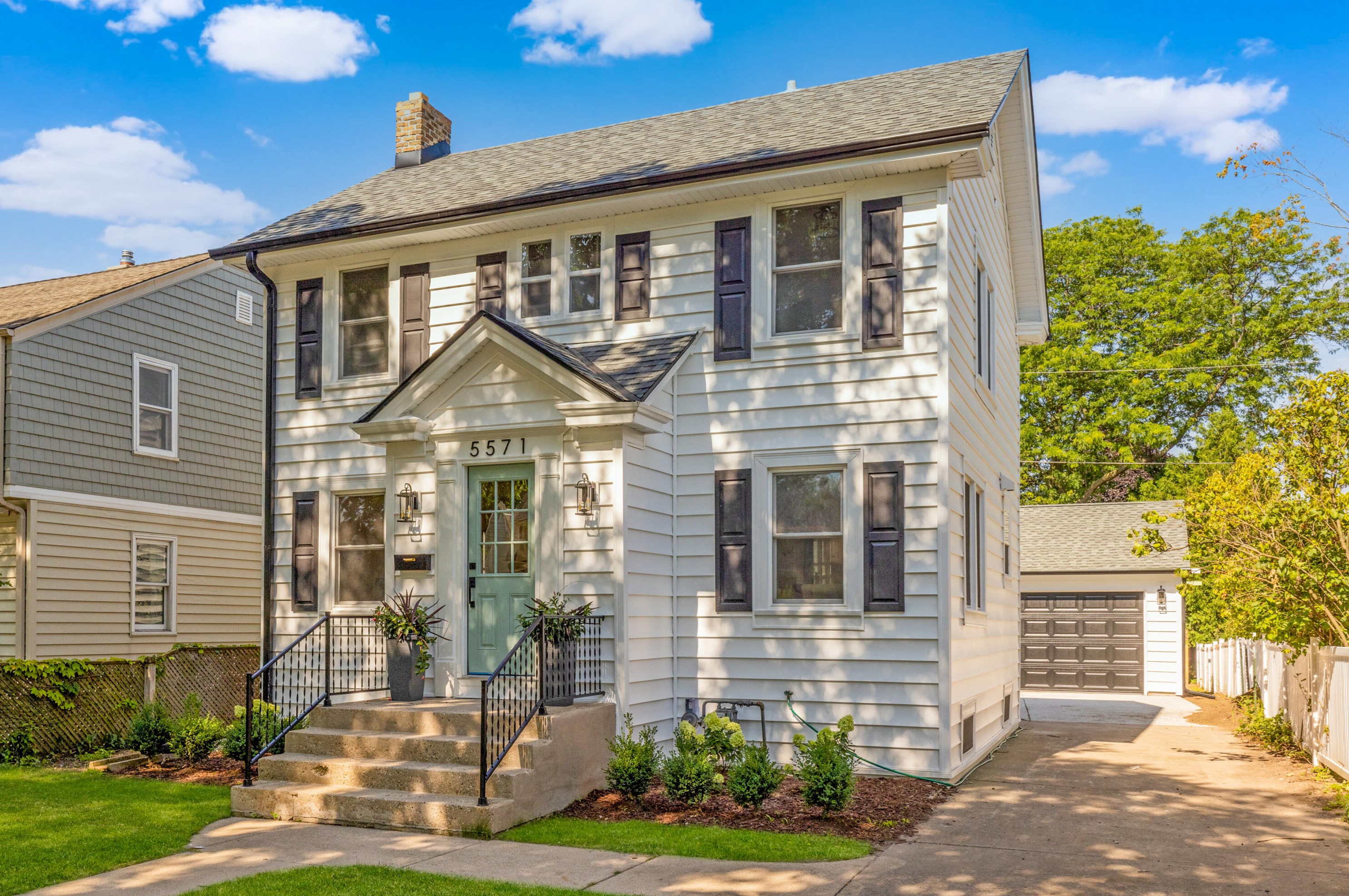 5571 Lydell Ave, Milwaukee WI  53217-5042 exterior