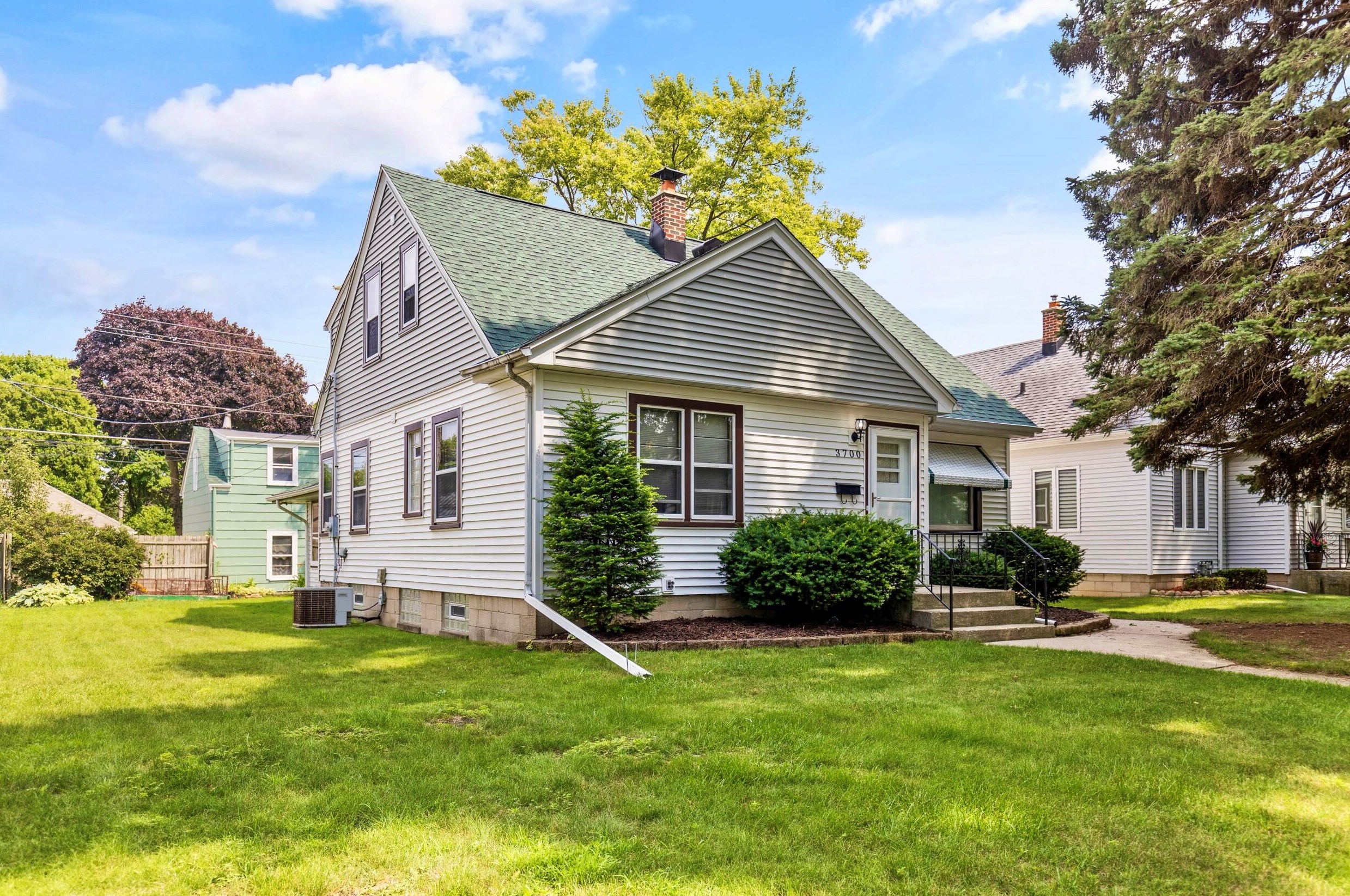 3700 S Rutland Ave, Milwaukee, WI 53235