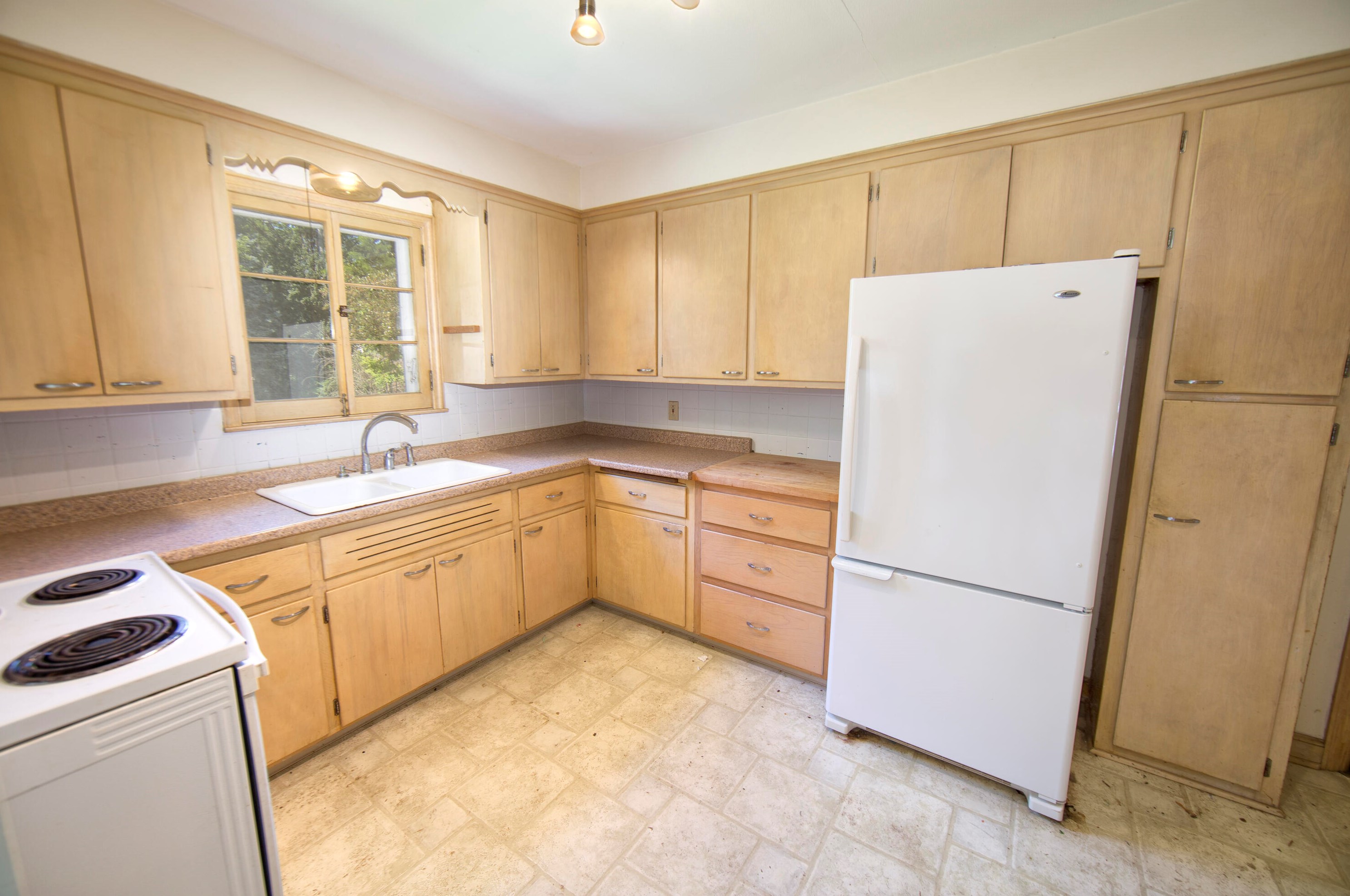 8033 N Regent Rd, Milwaukee, WI 53217