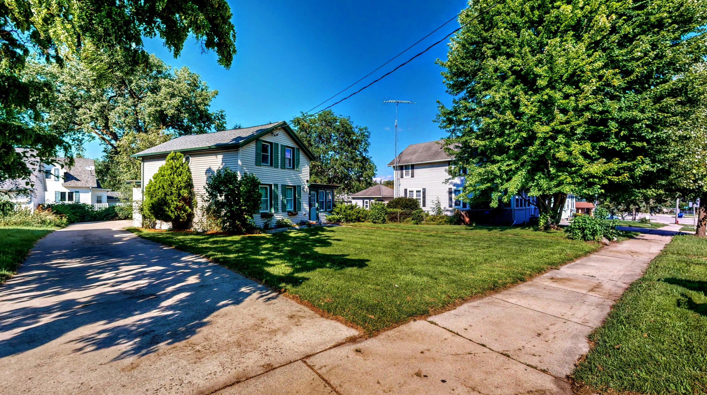 1418 Main St, Watertown WI  53094-4035 exterior