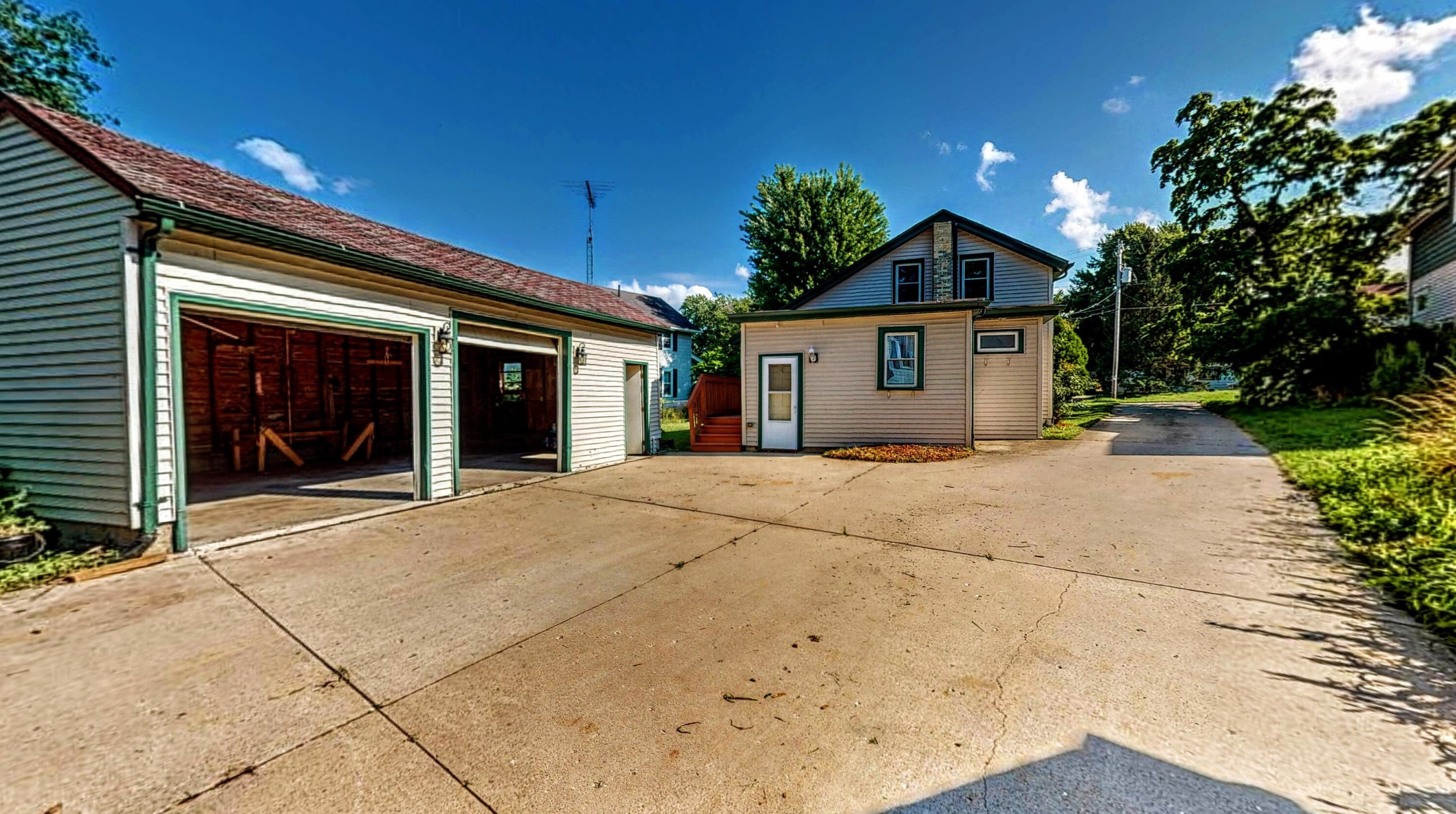 1418 Main St, Watertown WI  53094-4035 exterior