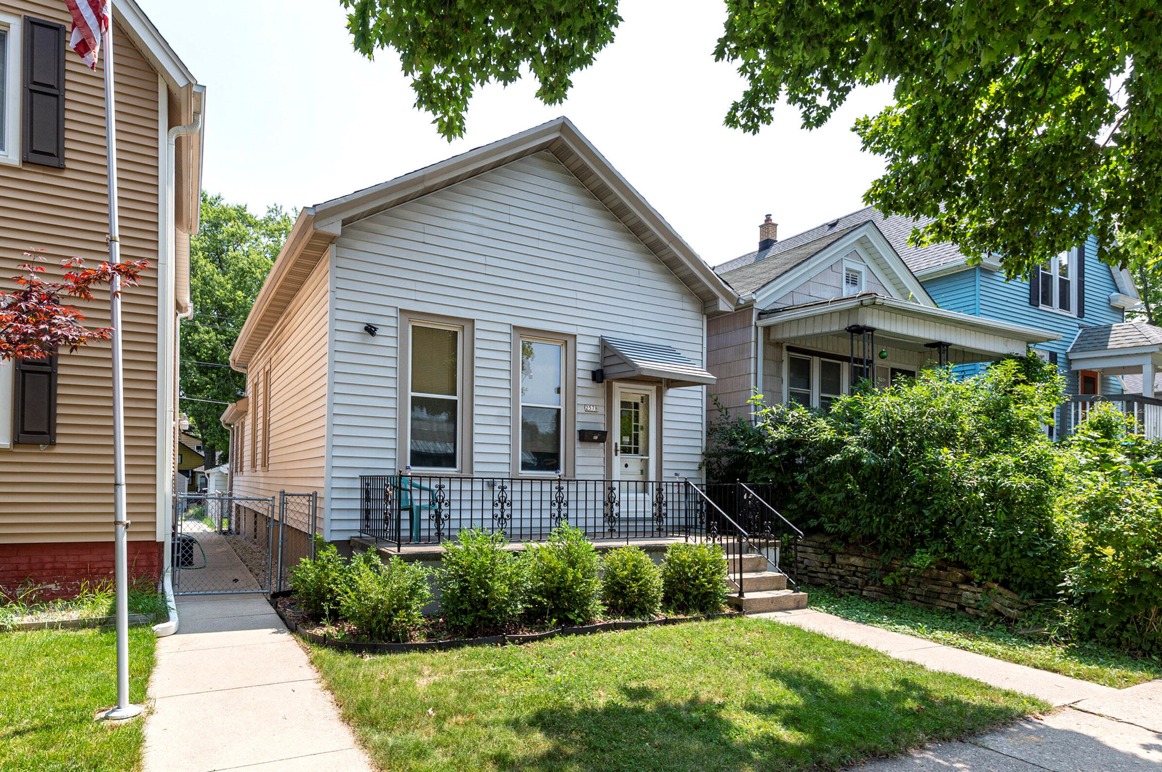 2578 S Lenox St, Milwaukee, WI 53207