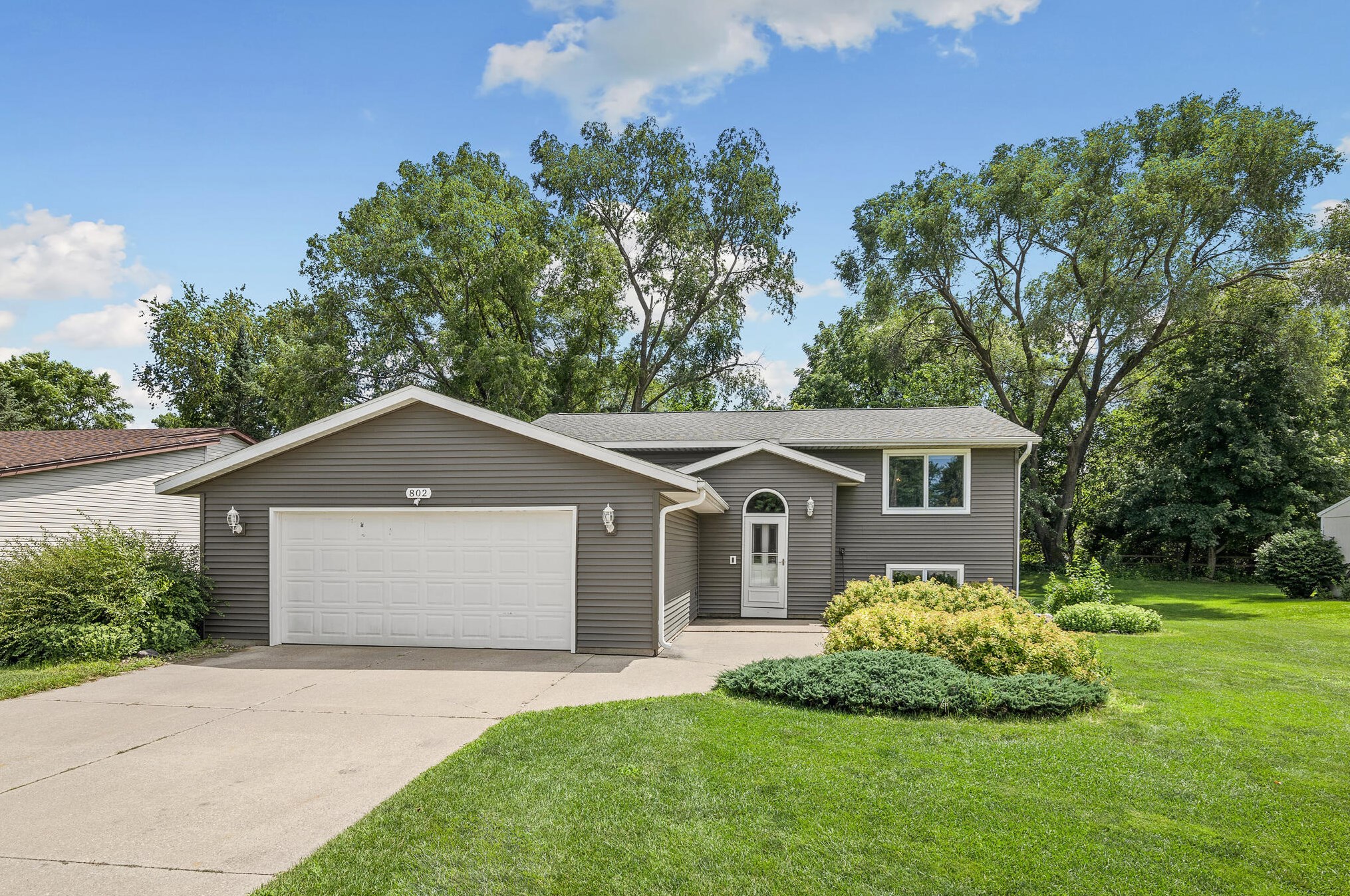 802 Cedar Ave, Holmen, WI 54636