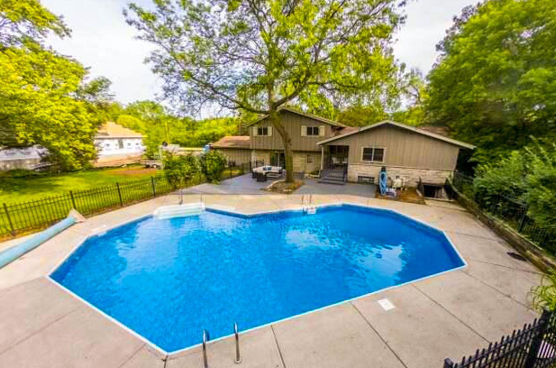19110 Timberline Dr, Brookfield, WI 53045