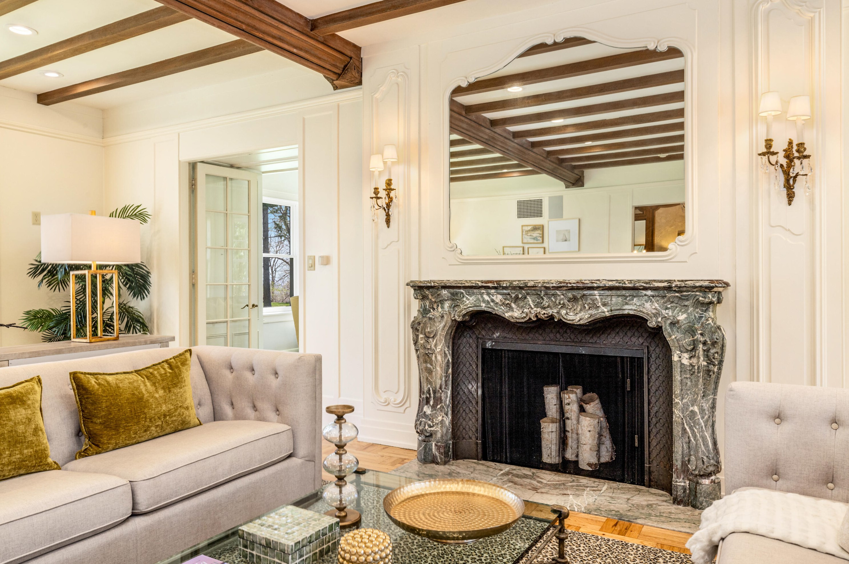 9400 Lk Dr, Milwaukee WI 53202-1251 exterior