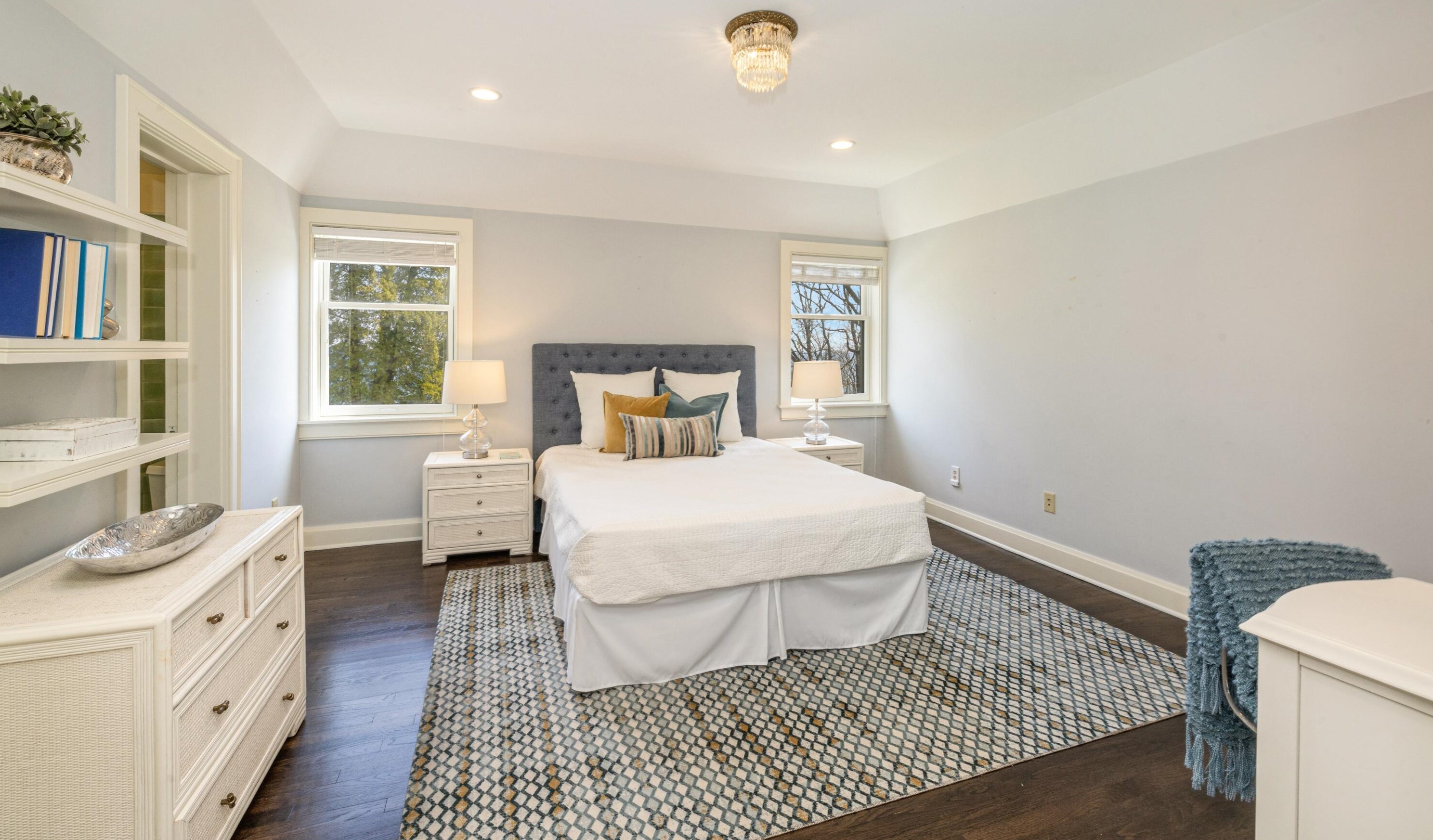 9400 Lk Dr, Milwaukee WI 53202-1251 exterior