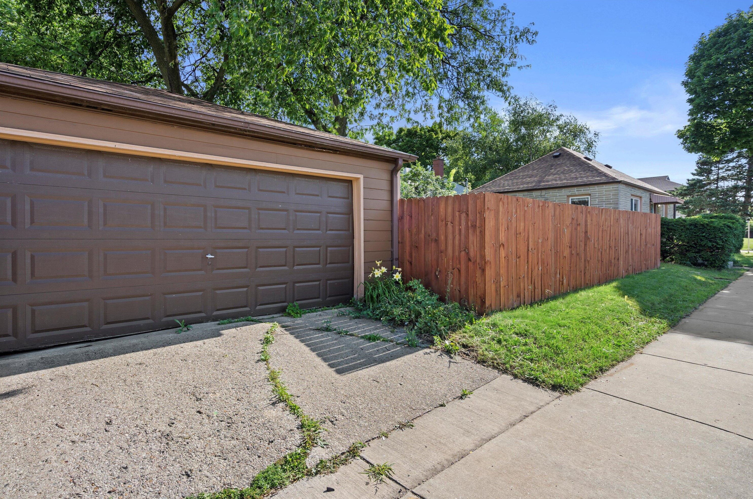 6031 Burleigh St, Milwaukee WI 53210-1551 exterior