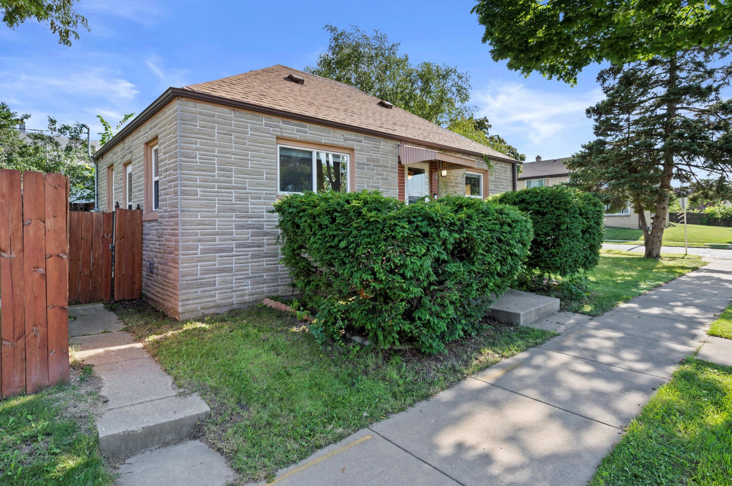 6031 Burleigh St, Milwaukee WI 53210-1551 exterior