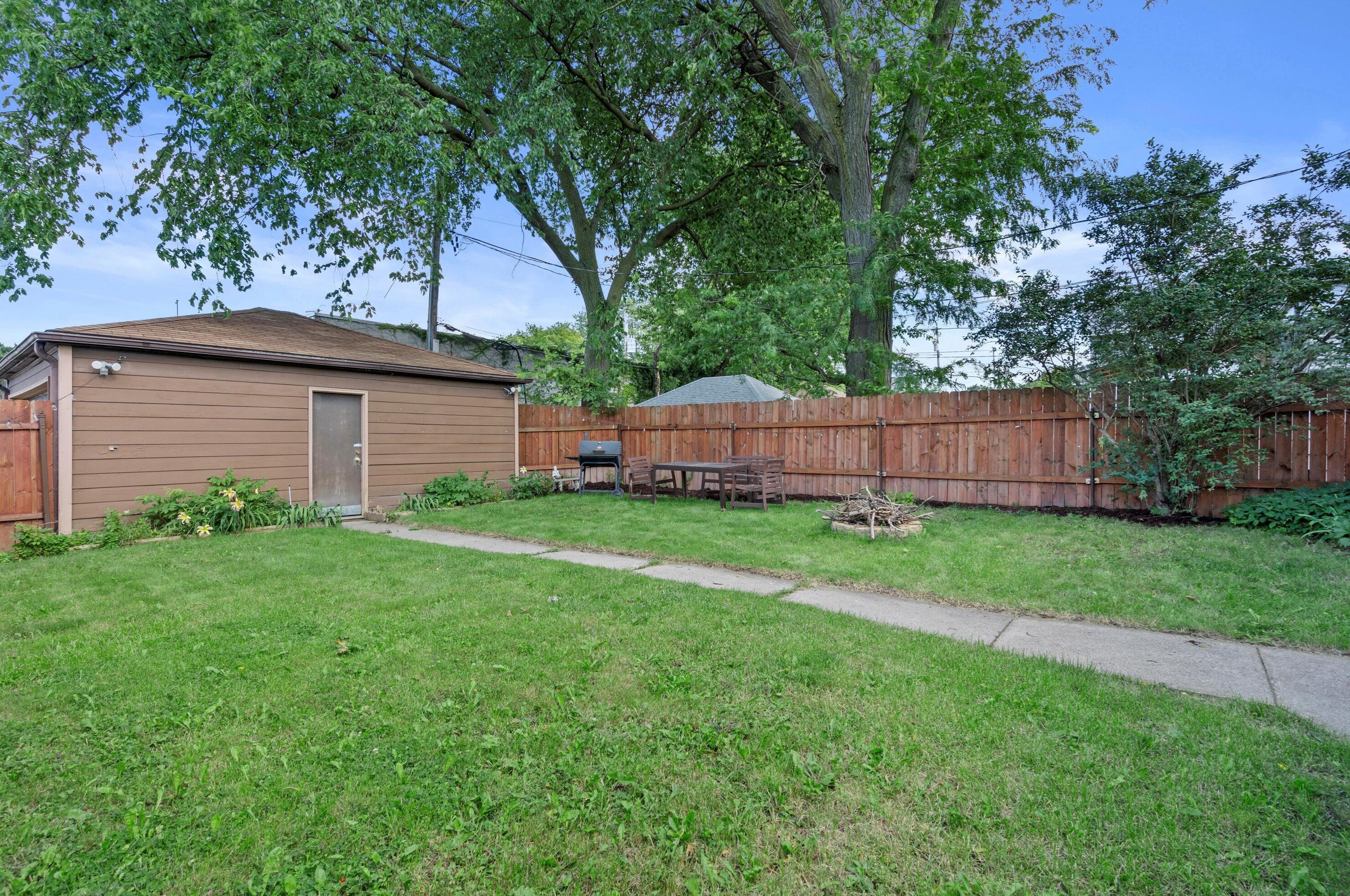 6031 Burleigh St, Milwaukee WI 53210-1551 exterior