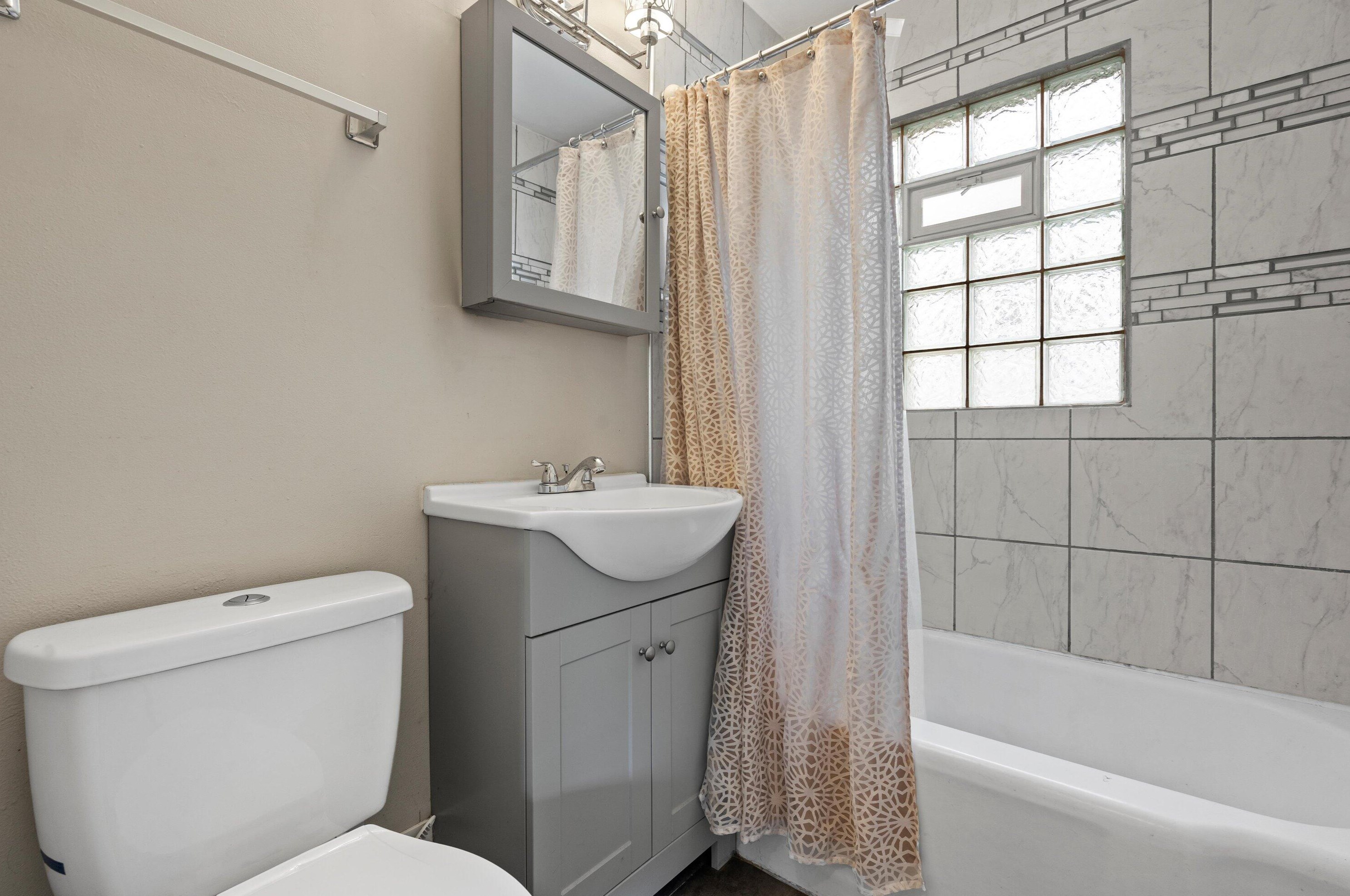 6031 Burleigh St, Milwaukee WI 53210-1551 exterior