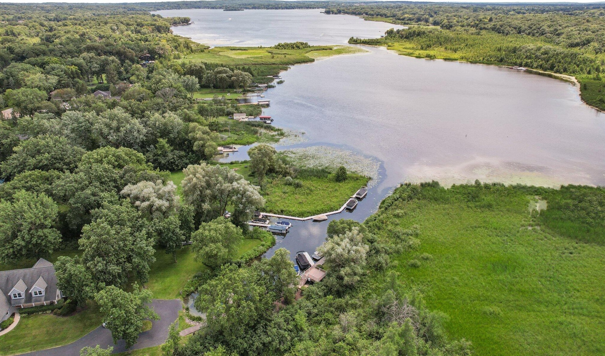 1686 Journeys Dr, Chenequa, WI 53029