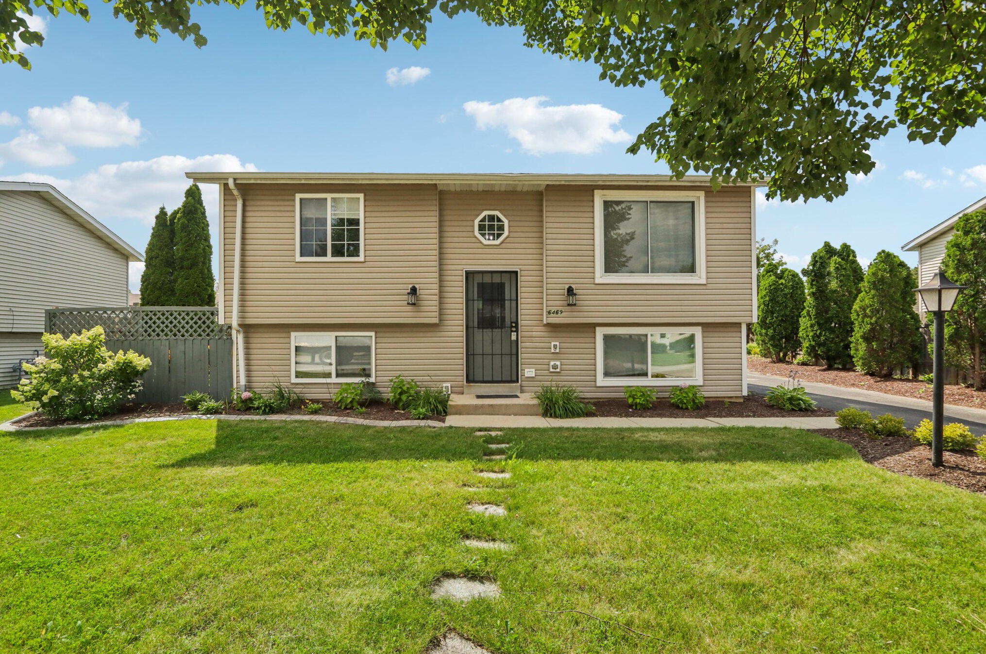 6469 N 104th St, Milwaukee, WI 53224