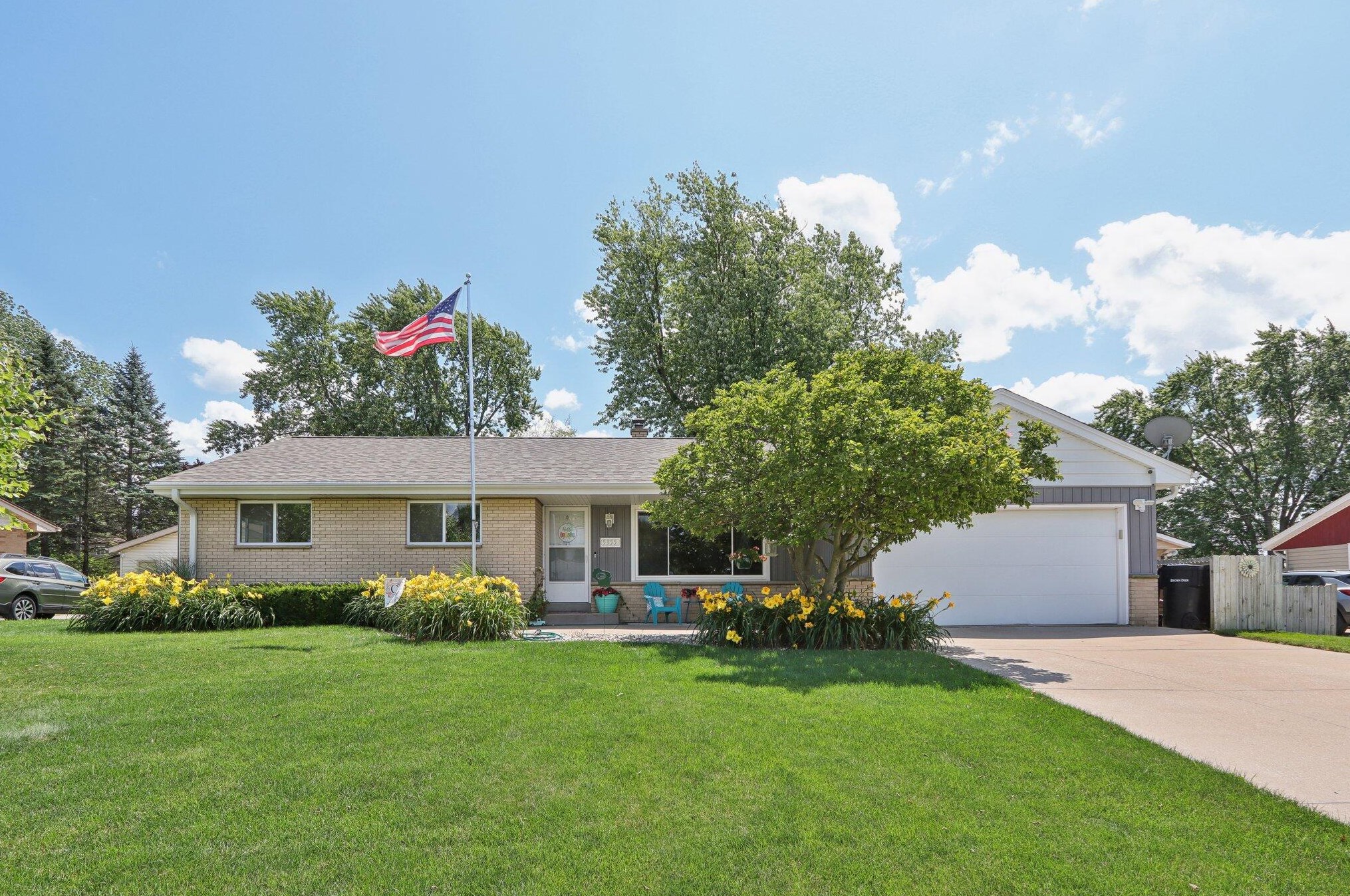 5355 W Donna Dr, Milwaukee, WI 53223