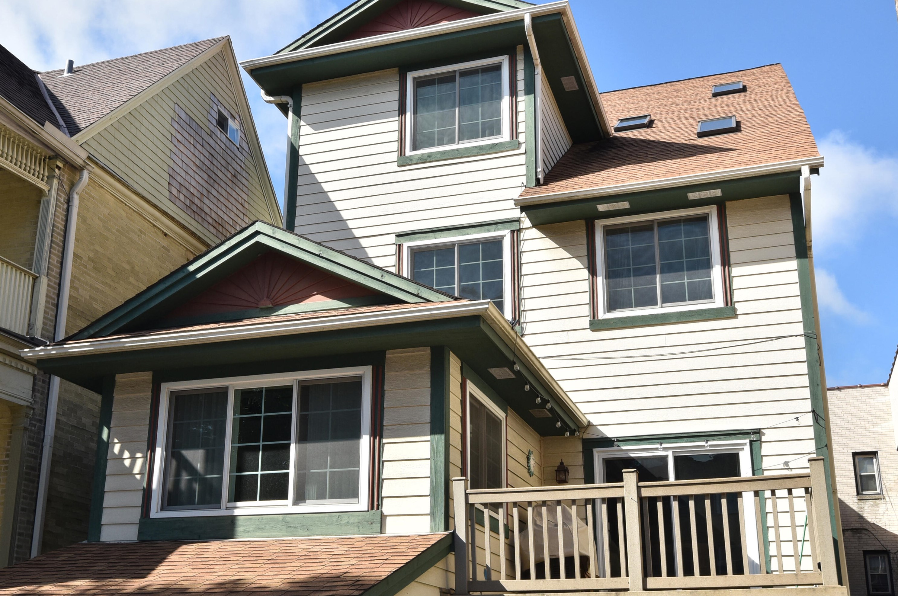 1521 Marshall St, Milwaukee WI  53202-2029 exterior