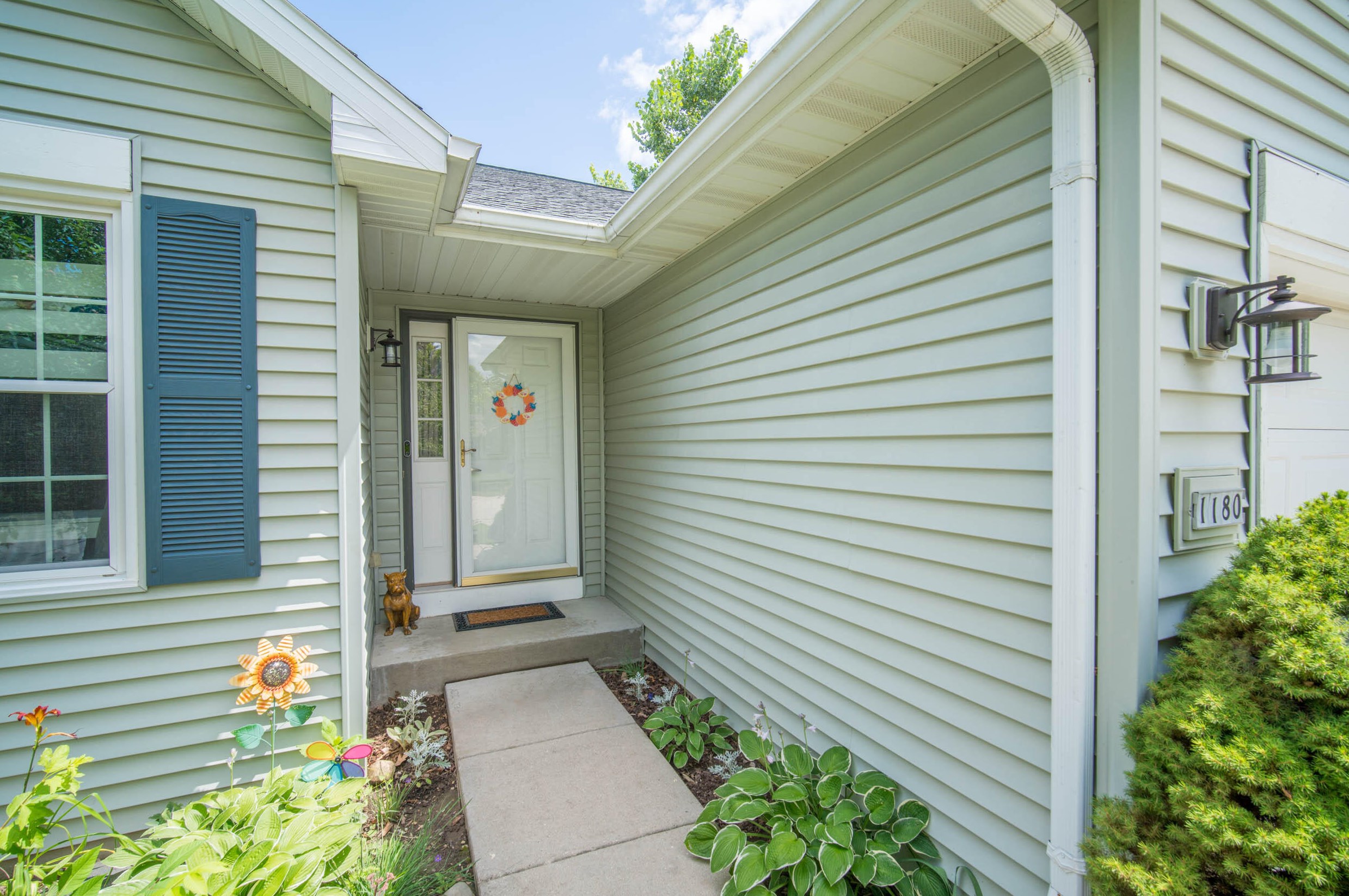 1180 Mayfield Rd, Hartford, WI 53027
