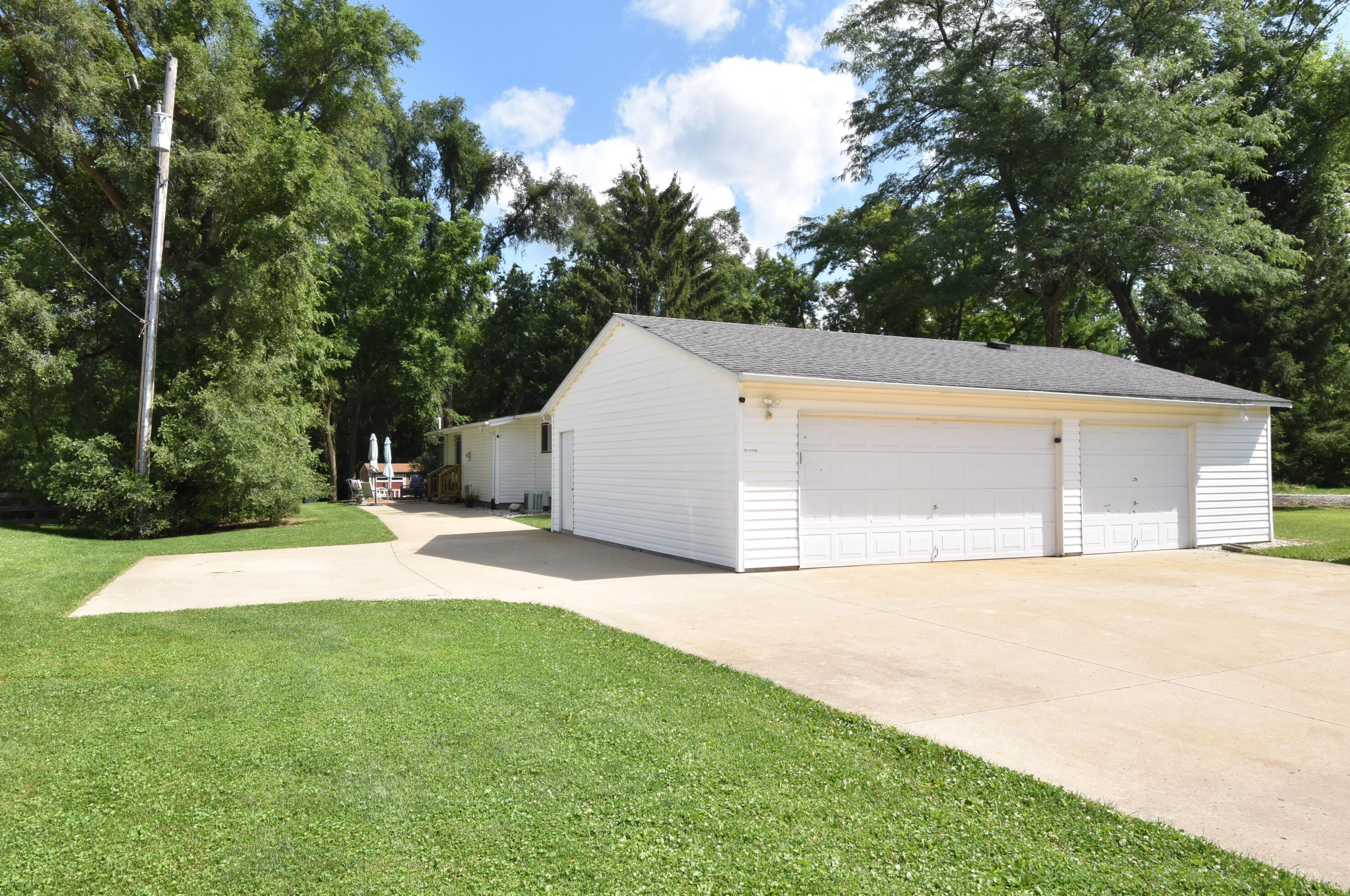 1610 Chippewa Dr, Kansasville, WI 53139