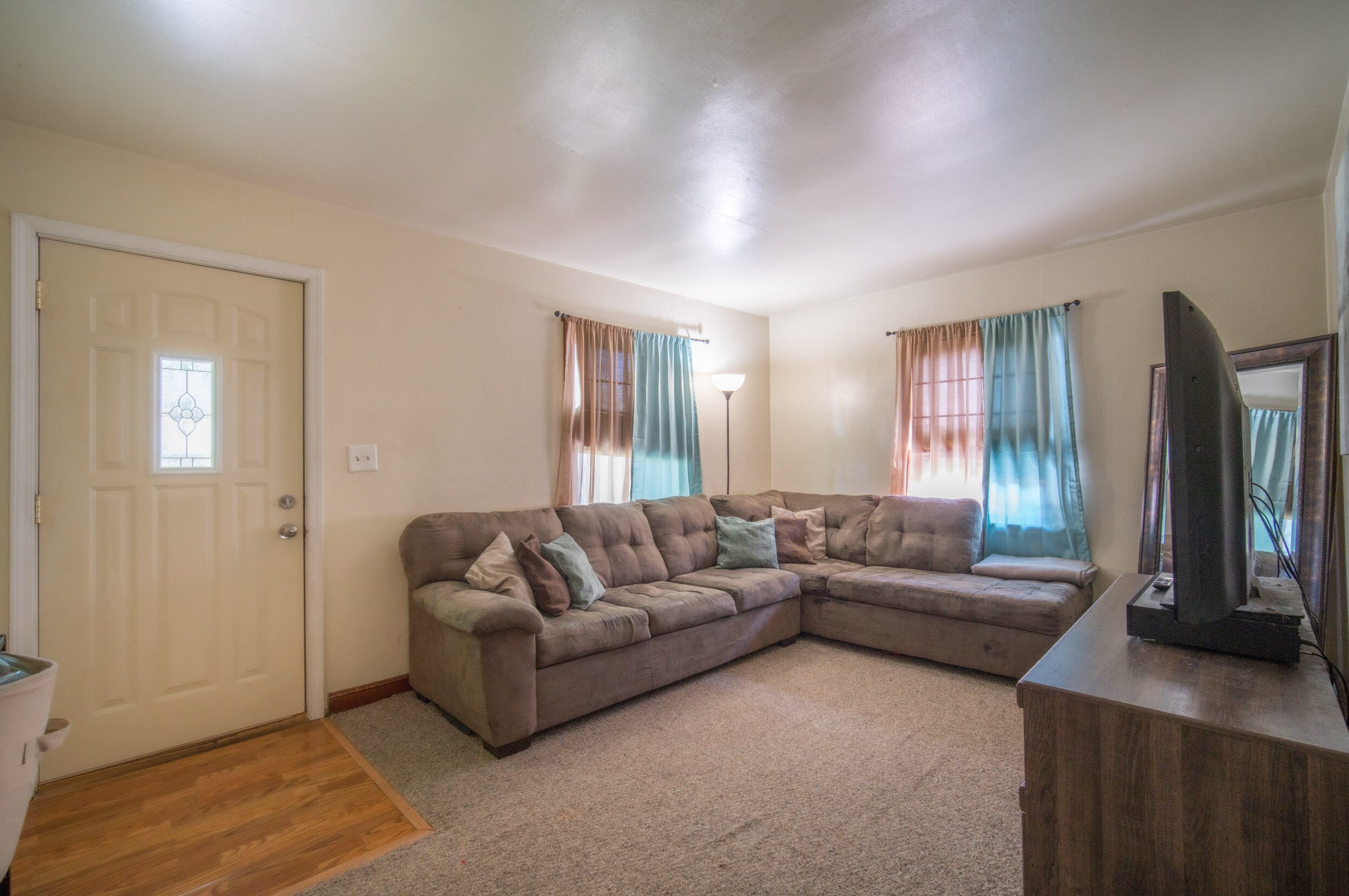 2049 96th St, Milwaukee, WI 53227-1424