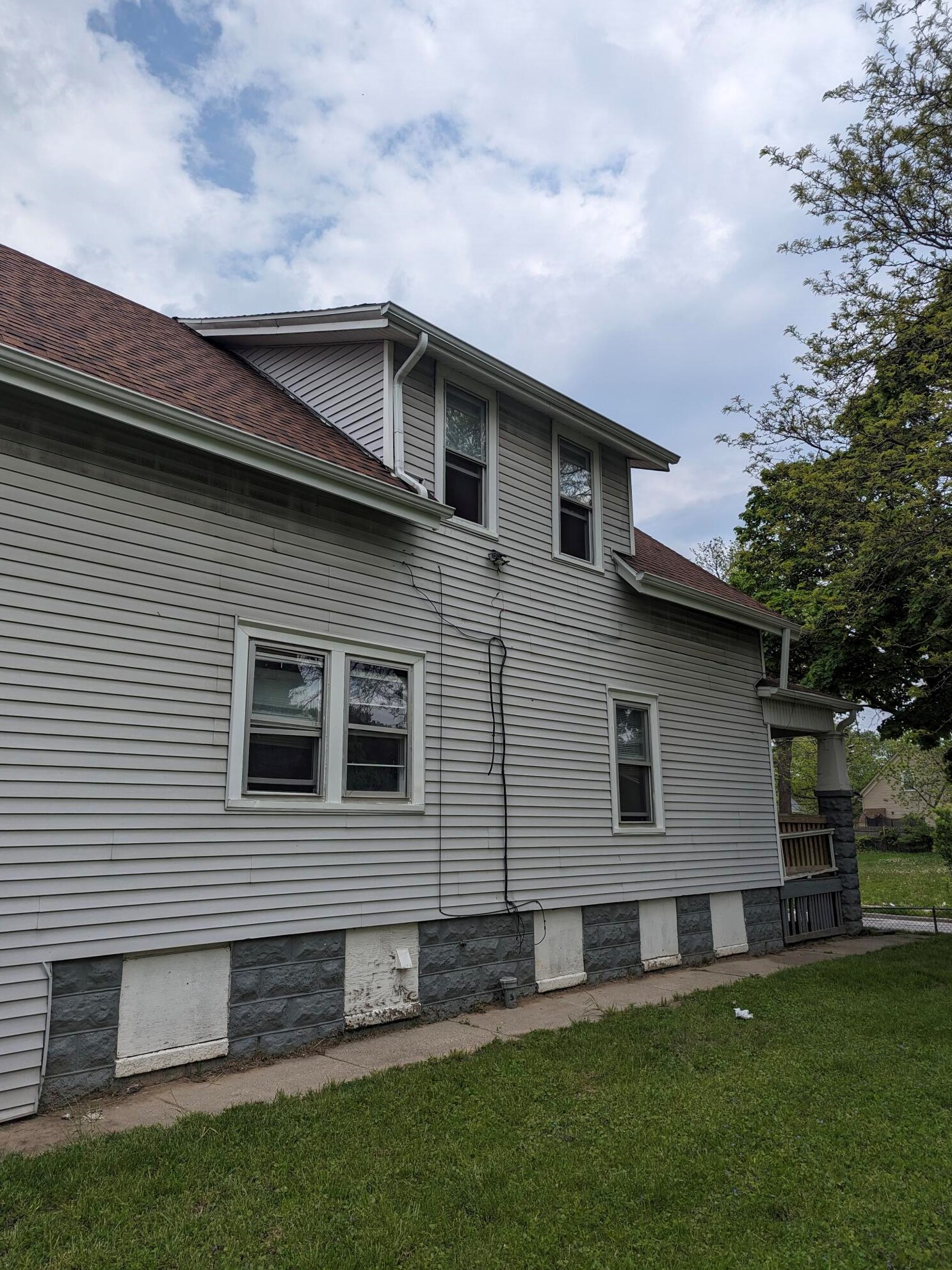 2937 N 12th St, Milwaukee, WI 53206